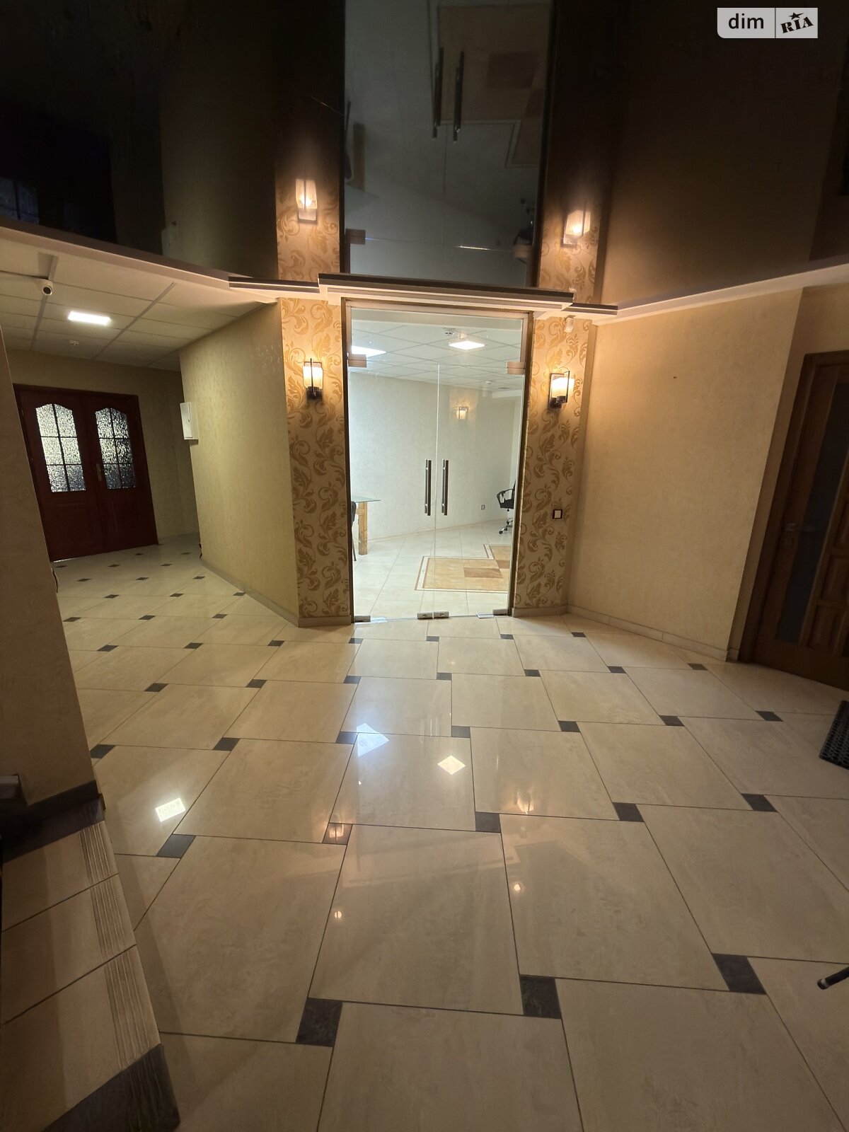 Аренда офисного помещения в Львове, Садовая улица 2А, помещений - 1, этаж - 2 фото 1 Аренда офисного помещения в Львове, Садовая улица 2А, помещений - 1, этаж - 2 фото 1