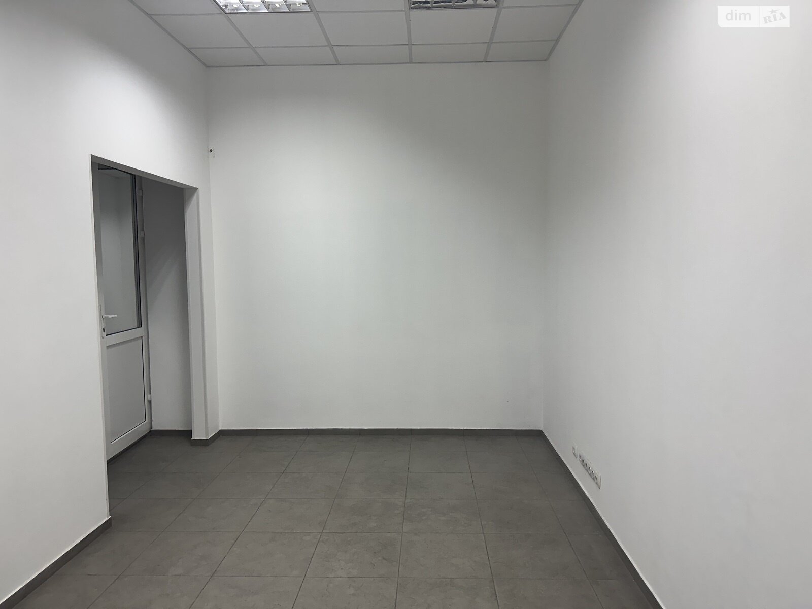 Оренда офісного приміщення в Львові, Юнаківа Генерала вулиця 9, приміщень - 4, поверх - 1 фото 1 Оренда офісного приміщення в Львові, Юнаківа Генерала вулиця 9, приміщень - 4, поверх - 1 фото 1