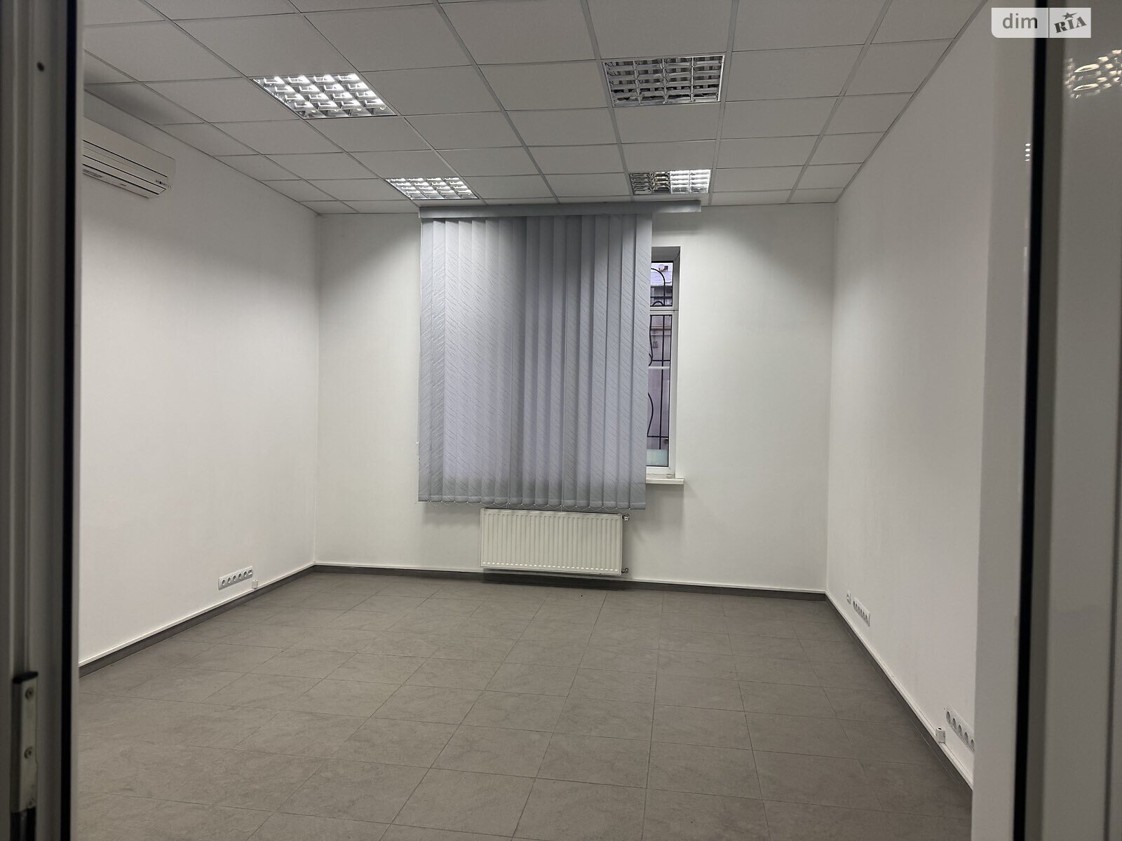 Оренда офісного приміщення в Львові, Юнаківа Генерала вулиця 9, приміщень - 4, поверх - 1 фото 1 Оренда офісного приміщення в Львові, Юнаківа Генерала вулиця 9, приміщень - 4, поверх - 1 фото 1