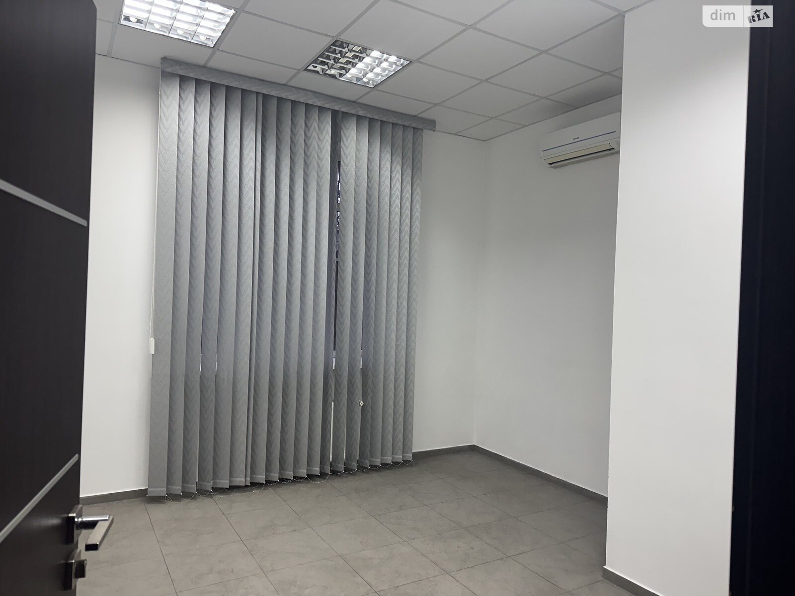 Оренда офісного приміщення в Львові, Юнаківа Генерала вулиця 9, приміщень - 4, поверх - 1 фото 1 Оренда офісного приміщення в Львові, Юнаківа Генерала вулиця 9, приміщень - 4, поверх - 1 фото 1