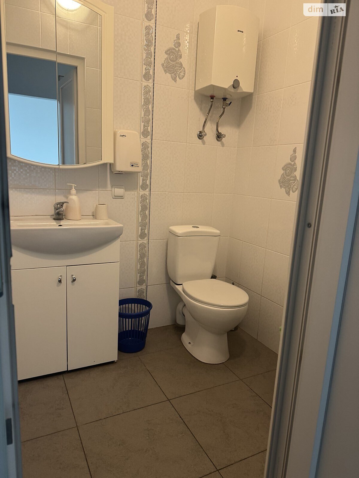 Оренда офісного приміщення в Львові, Юнаківа Генерала вулиця 9, приміщень - 4, поверх - 1 фото 1 Оренда офісного приміщення в Львові, Юнаківа Генерала вулиця 9, приміщень - 4, поверх - 1 фото 1