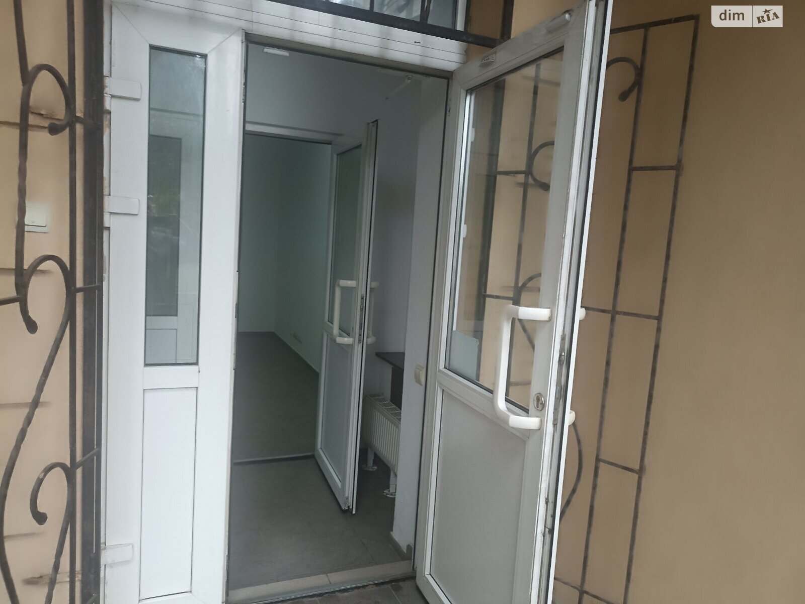 Оренда офісного приміщення в Львові, Юнаківа Генерала вулиця 9, приміщень - 4, поверх - 1 фото 1 Оренда офісного приміщення в Львові, Юнаківа Генерала вулиця 9, приміщень - 4, поверх - 1 фото 1