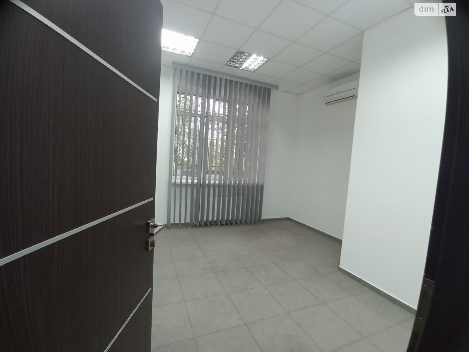 Оренда офісного приміщення в Львові, Юнаківа Генерала вулиця 9, приміщень - 4, поверх - 1 фото 1 Оренда офісного приміщення в Львові, Юнаківа Генерала вулиця 9, приміщень - 4, поверх - 1 фото 1