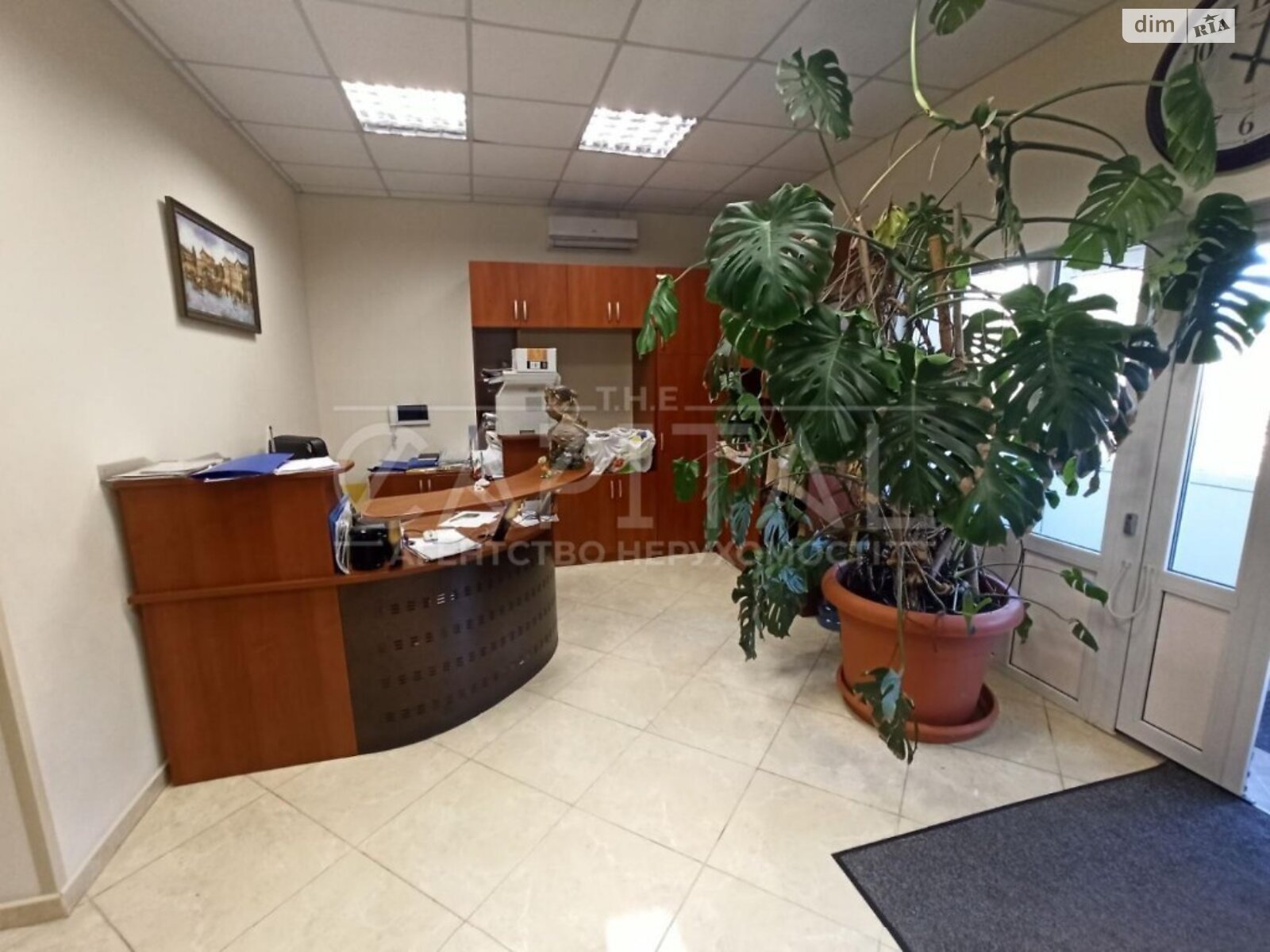 Аренда офисного помещения в Милой, Комарова улица, помещений - 9, этаж - 1 фото 1
