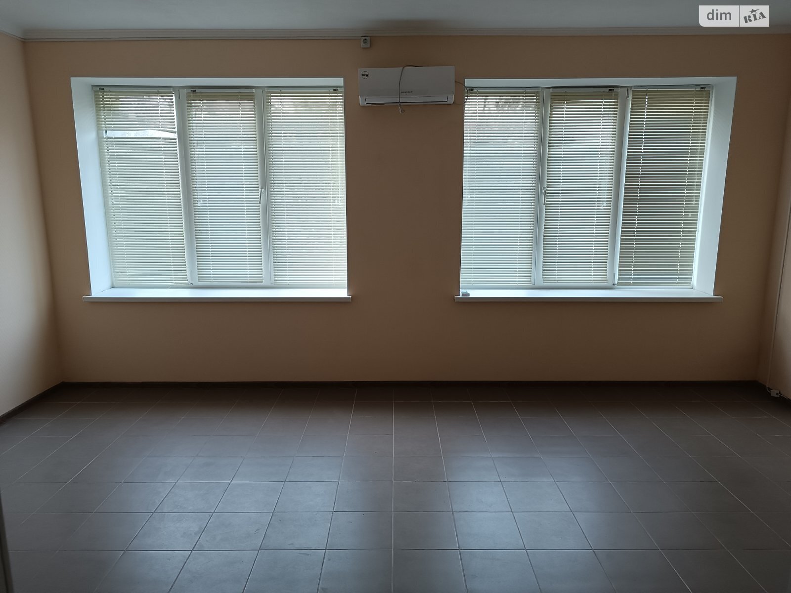 Аренда офисного помещения в Николаеве, Янтарная улица 318/5, помещений - 3, этаж - 1 фото 1