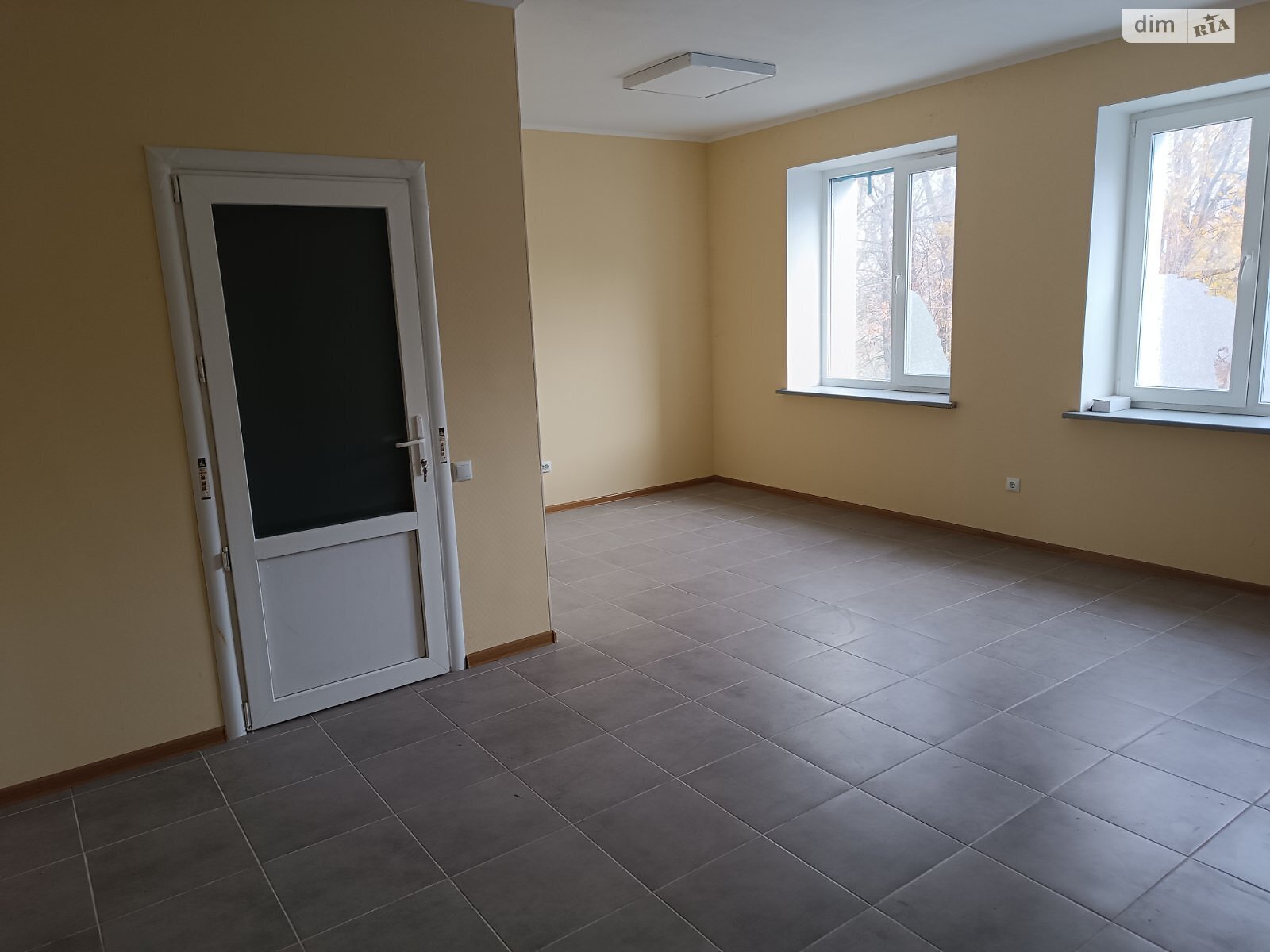 Аренда офисного помещения в Николаеве, Янтарная улица 318/5, помещений - 3, этаж - 1 фото 1