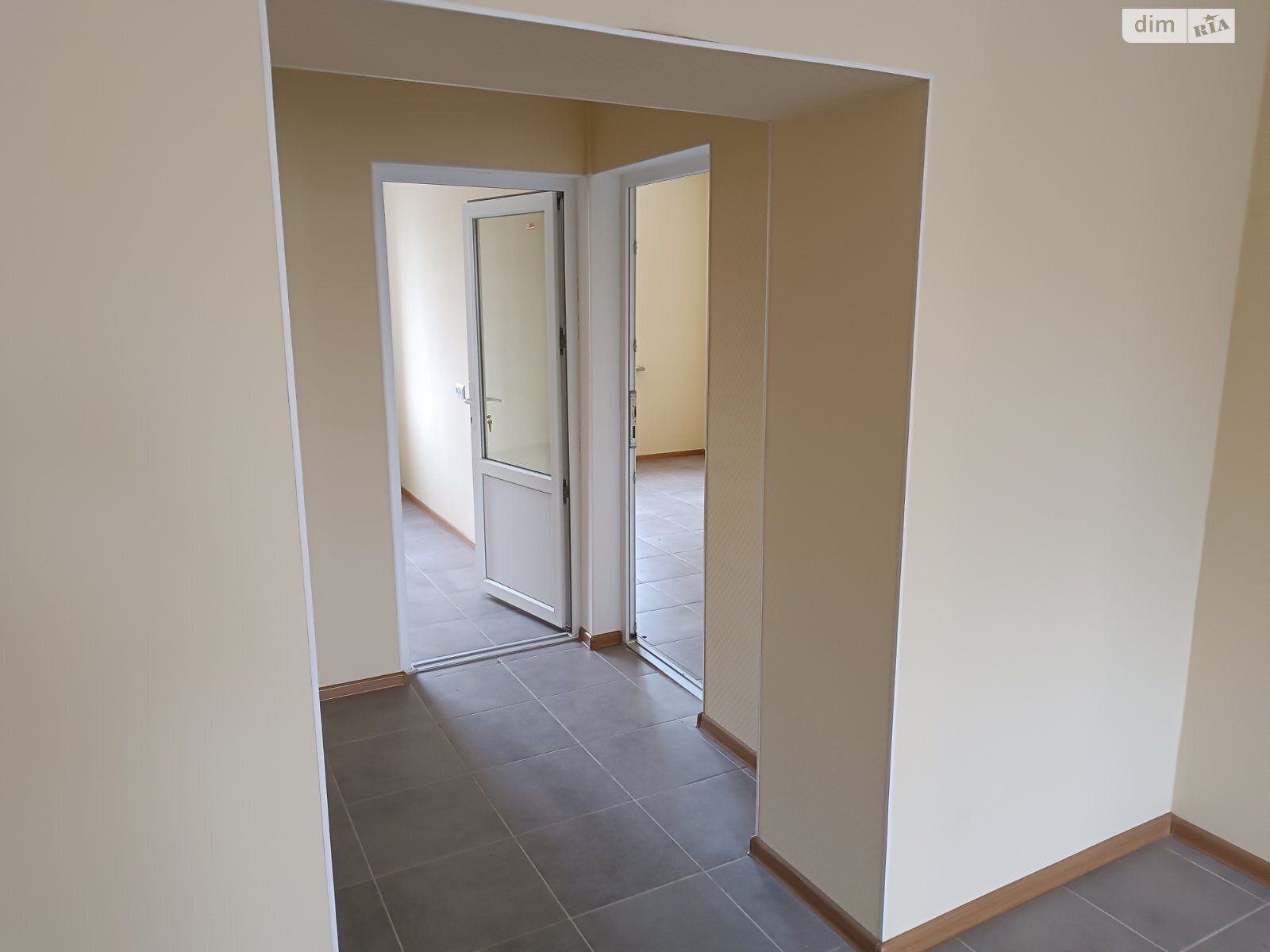 Аренда офисного помещения в Николаеве, Янтарная улица 318/5, помещений - 3, этаж - 1 фото 1