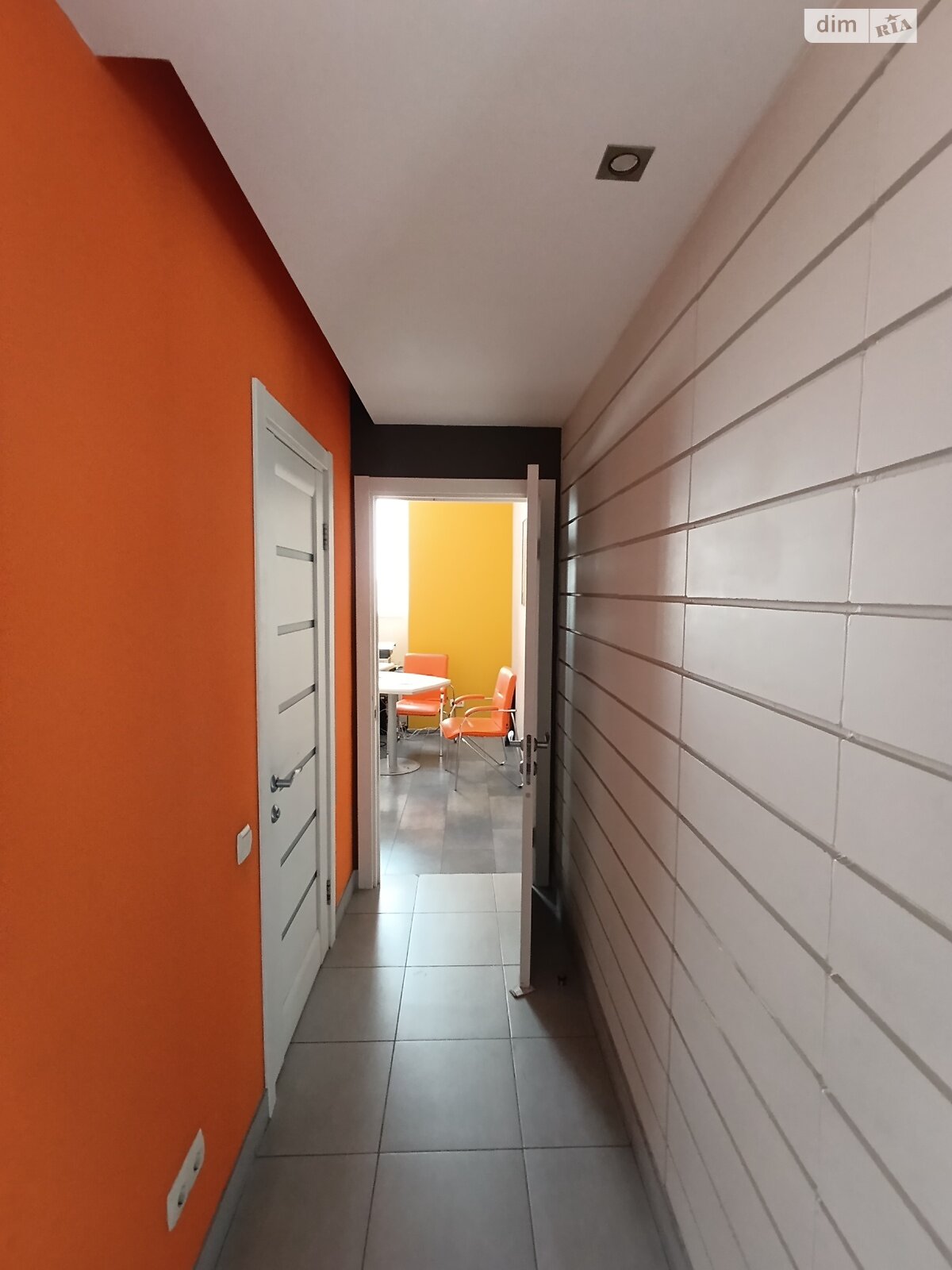 Аренда офисного помещения в Одессе, Добровольцев (Маршала Говорова) улица 10/6, помещений - 3, этаж - 1 фото 1