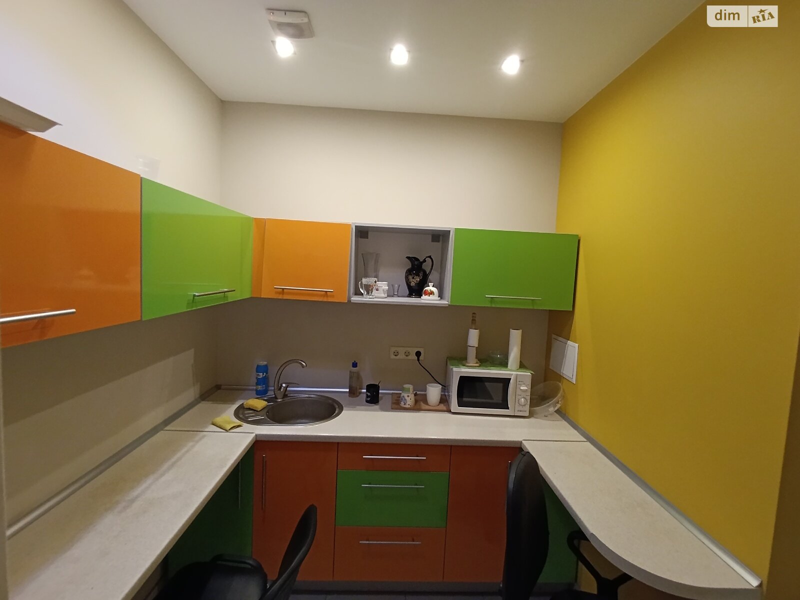 Аренда офисного помещения в Одессе, Добровольцев (Маршала Говорова) улица 10/6, помещений - 3, этаж - 1 фото 1