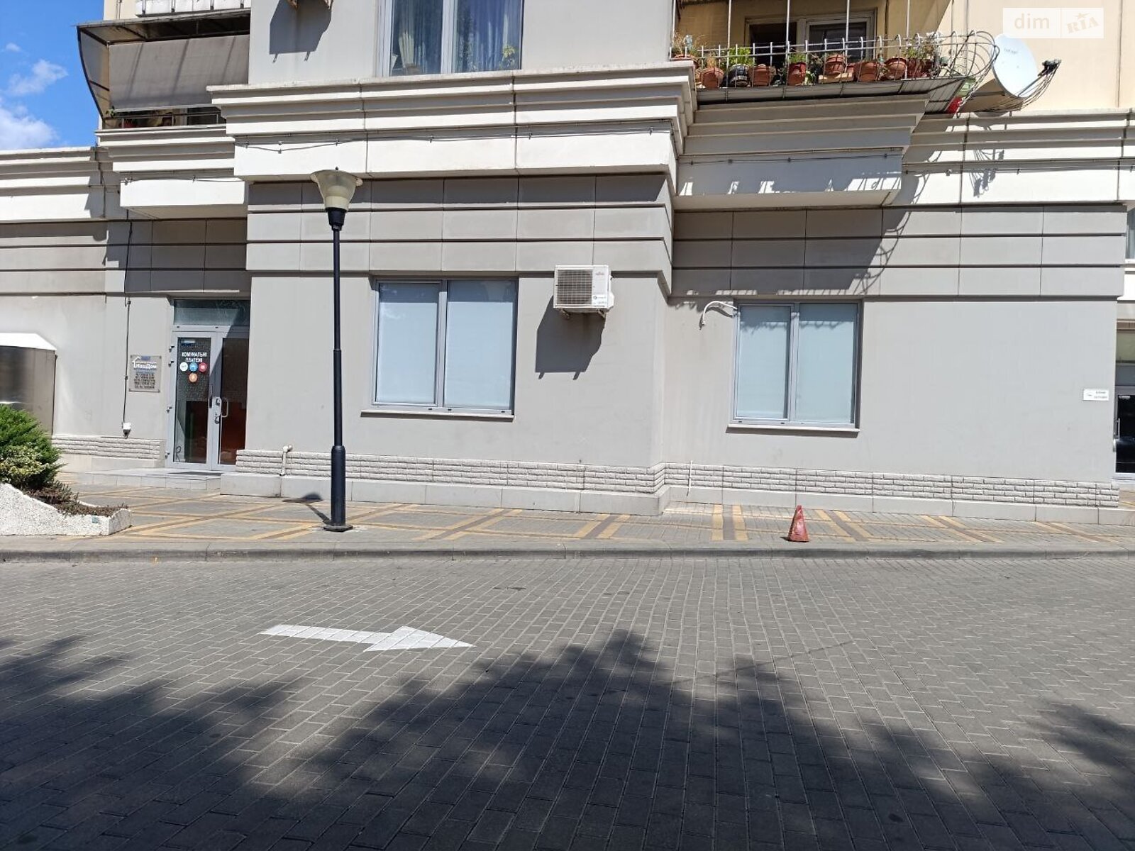 Аренда офисного помещения в Одессе, Добровольцев (Маршала Говорова) улица 10/6, помещений - 3, этаж - 1 фото 1