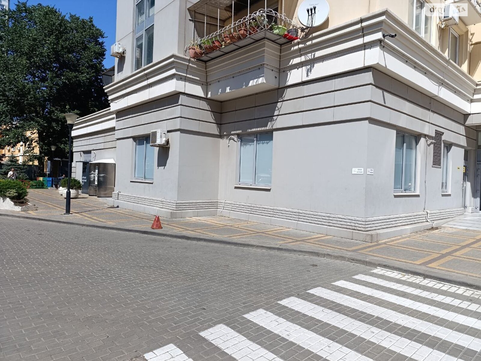 Аренда офисного помещения в Одессе, Добровольцев (Маршала Говорова) улица 10/6, помещений - 3, этаж - 1 фото 1