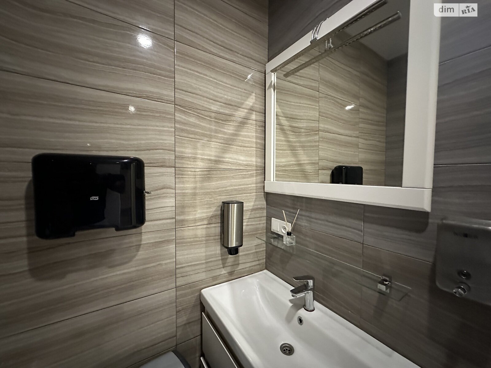 Оренда офісного приміщення в Одесі, Віце-адмірала Жукова провулок 17/19, приміщень - 3, поверх - 2 фото 1