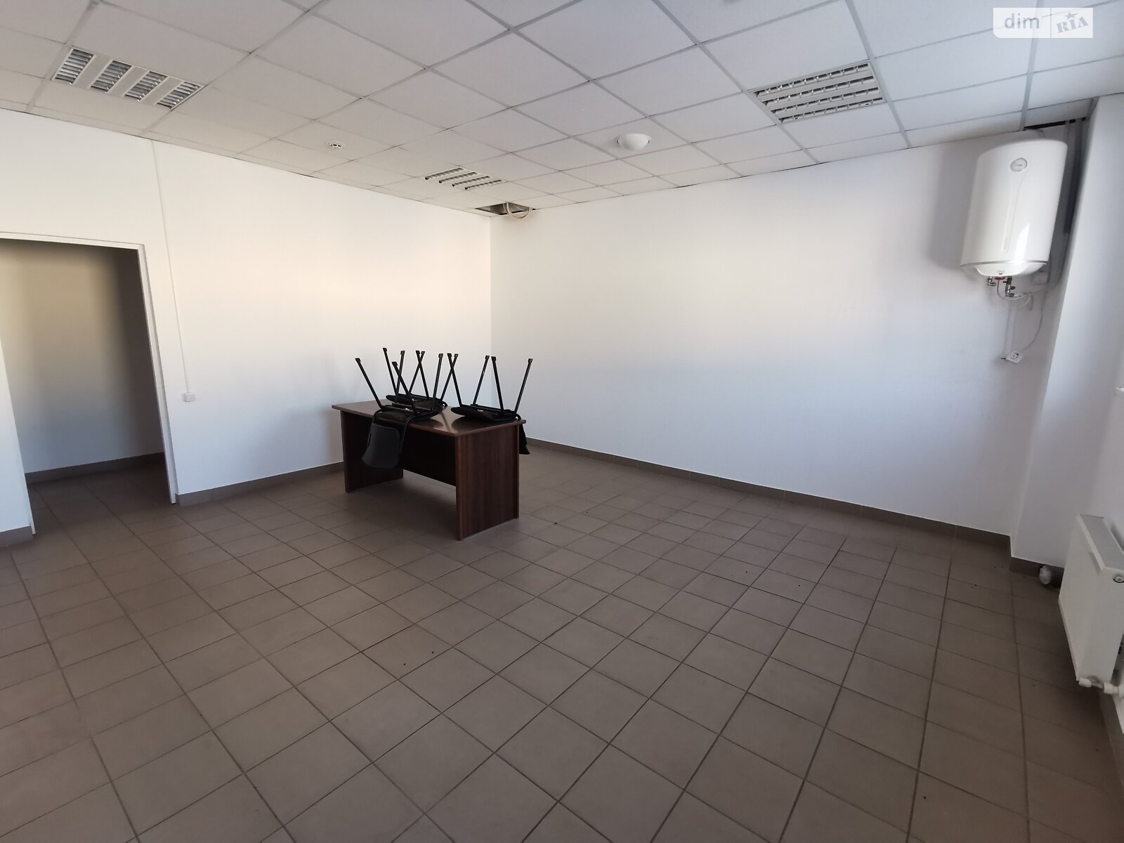Аренда офисного помещения в Рованцах, Рованці, помещений -, этаж - 1 фото 1