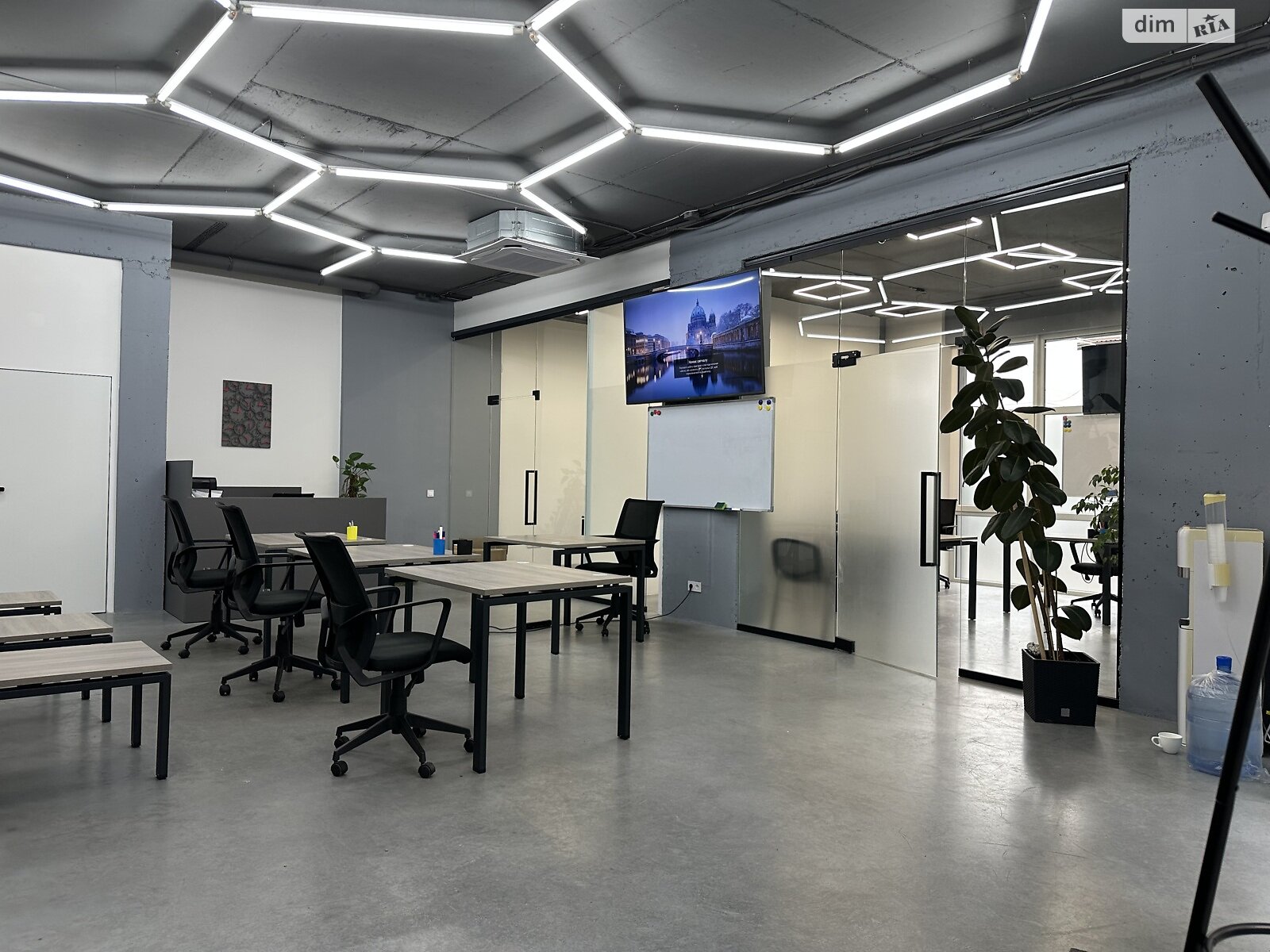 Аренда офисного помещения в Ровно, Савура Клима улица, помещений - 3, этаж - 1 фото 1 Аренда офисного помещения в Ровно, Савура Клима улица, помещений - 3, этаж - 1 фото 1