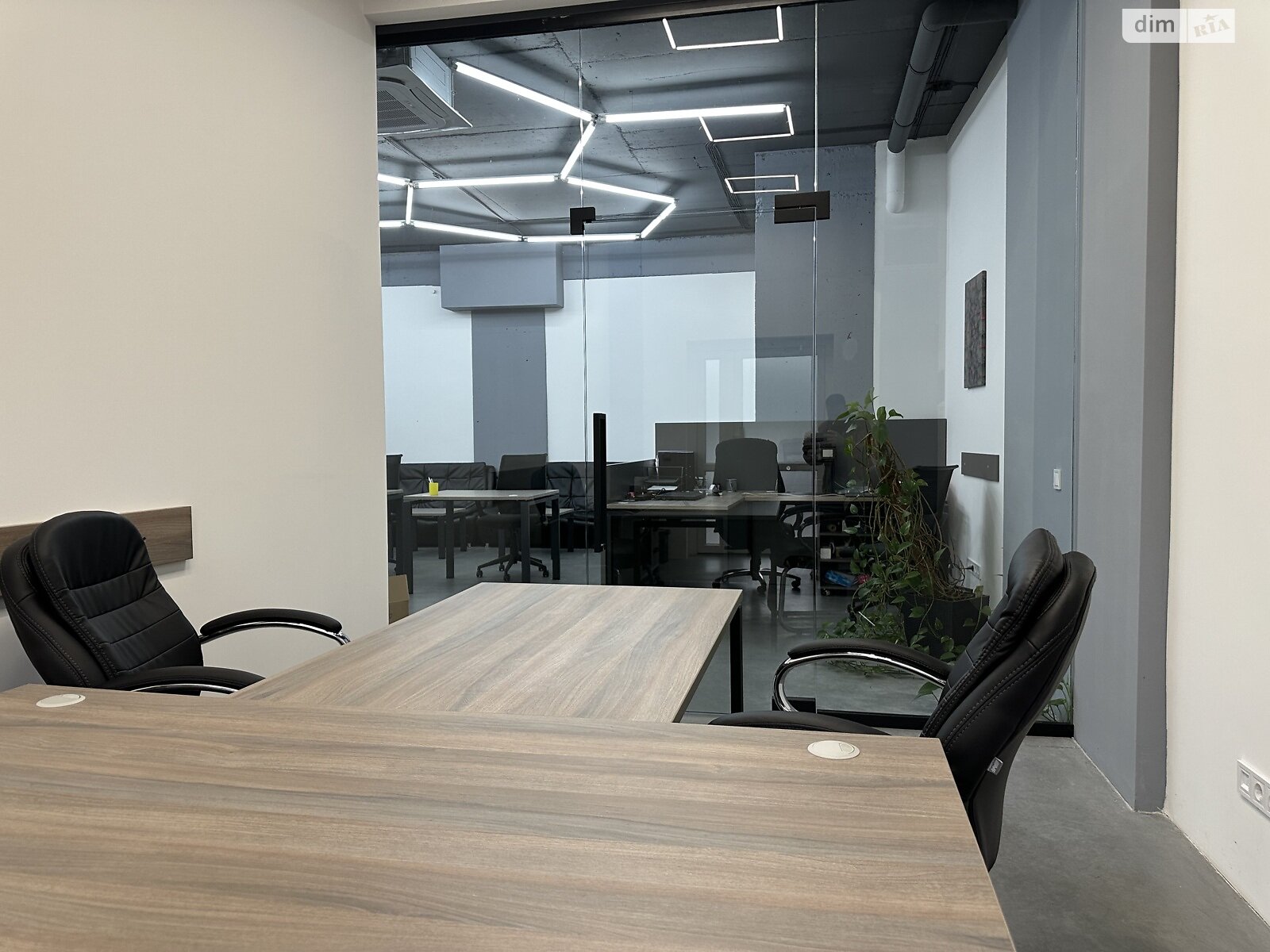 Аренда офисного помещения в Ровно, Савура Клима улица, помещений - 3, этаж - 1 фото 1 Аренда офисного помещения в Ровно, Савура Клима улица, помещений - 3, этаж - 1 фото 1