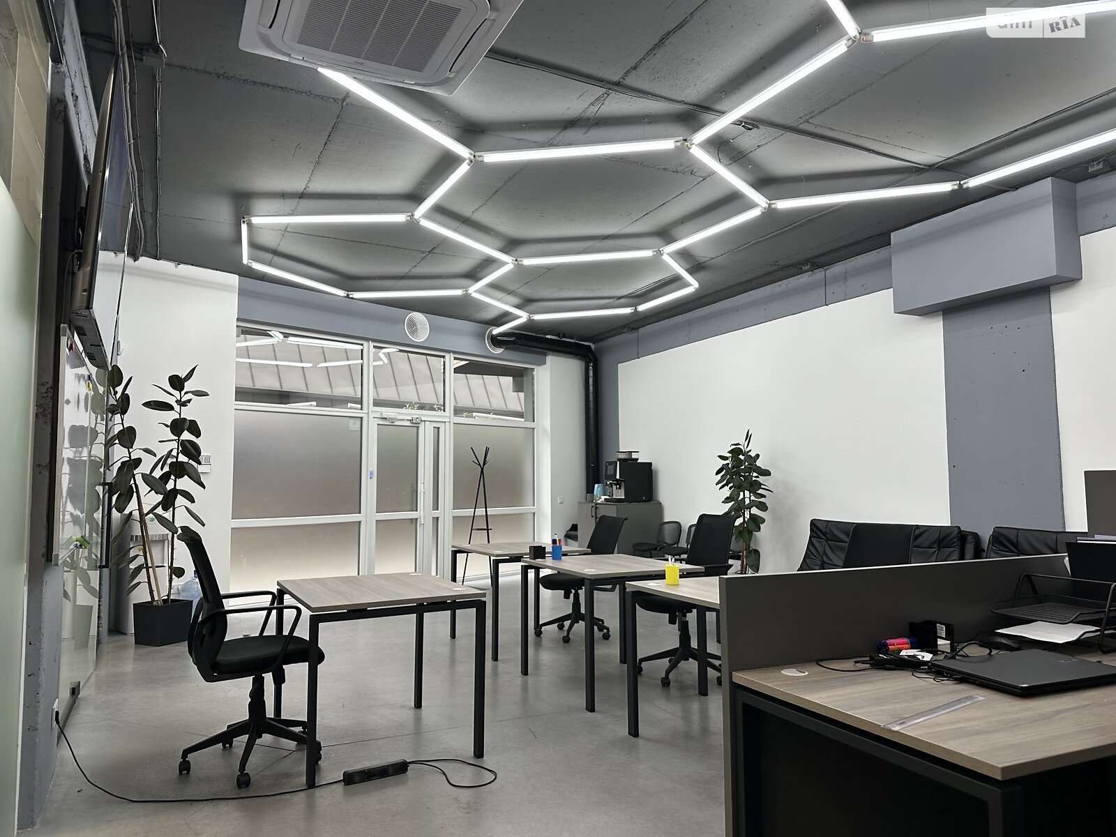 Аренда офисного помещения в Ровно, Савура Клима улица, помещений - 3, этаж - 1 фото 1 Аренда офисного помещения в Ровно, Савура Клима улица, помещений - 3, этаж - 1 фото 1