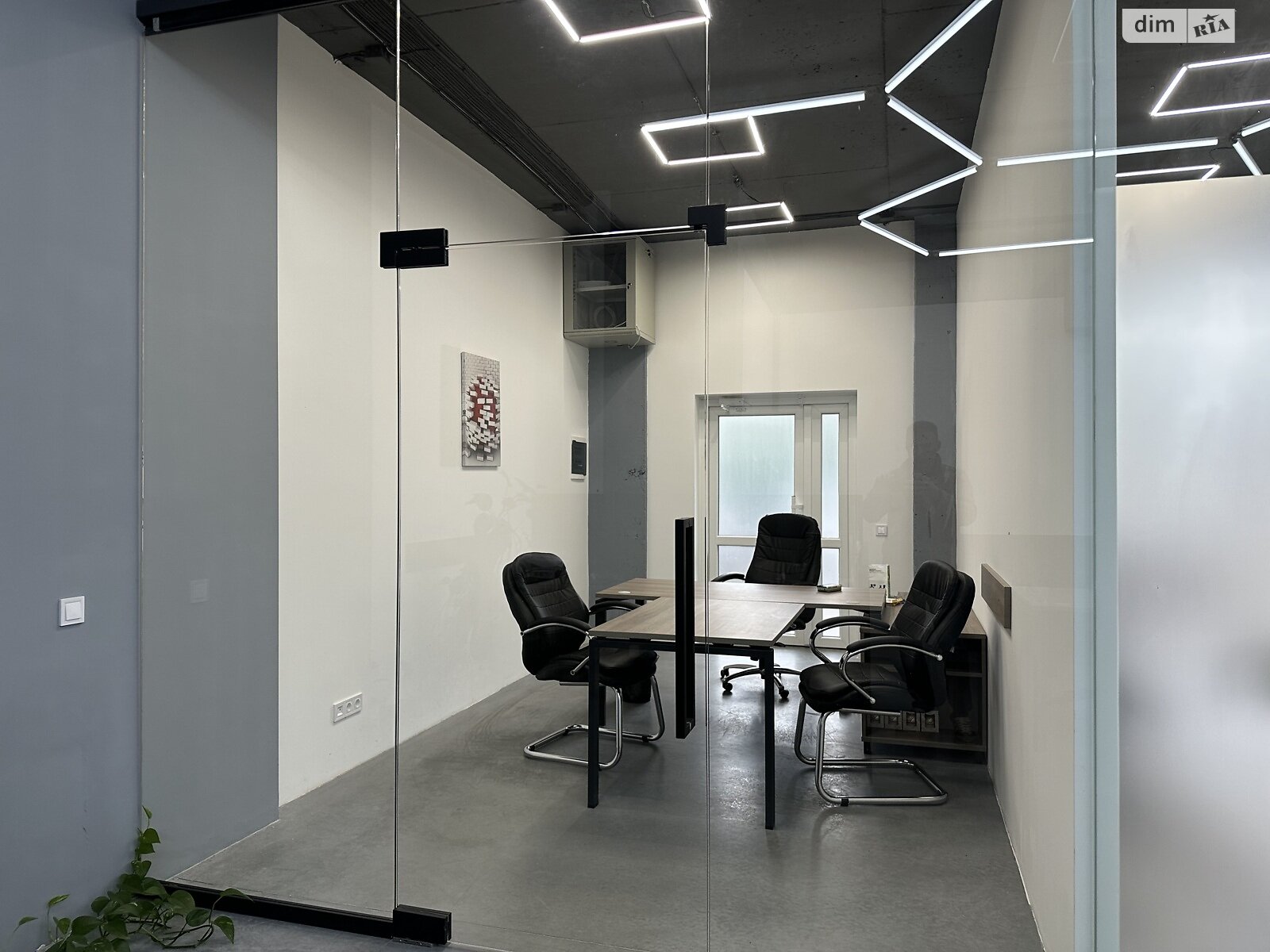 Аренда офисного помещения в Ровно, Савура Клима улица, помещений - 3, этаж - 1 фото 1 Аренда офисного помещения в Ровно, Савура Клима улица, помещений - 3, этаж - 1 фото 1