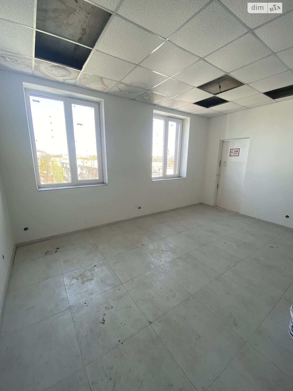 Аренда офисного помещения в Ровно, Независимости майдан, помещений -, этаж - 5 фото 1
