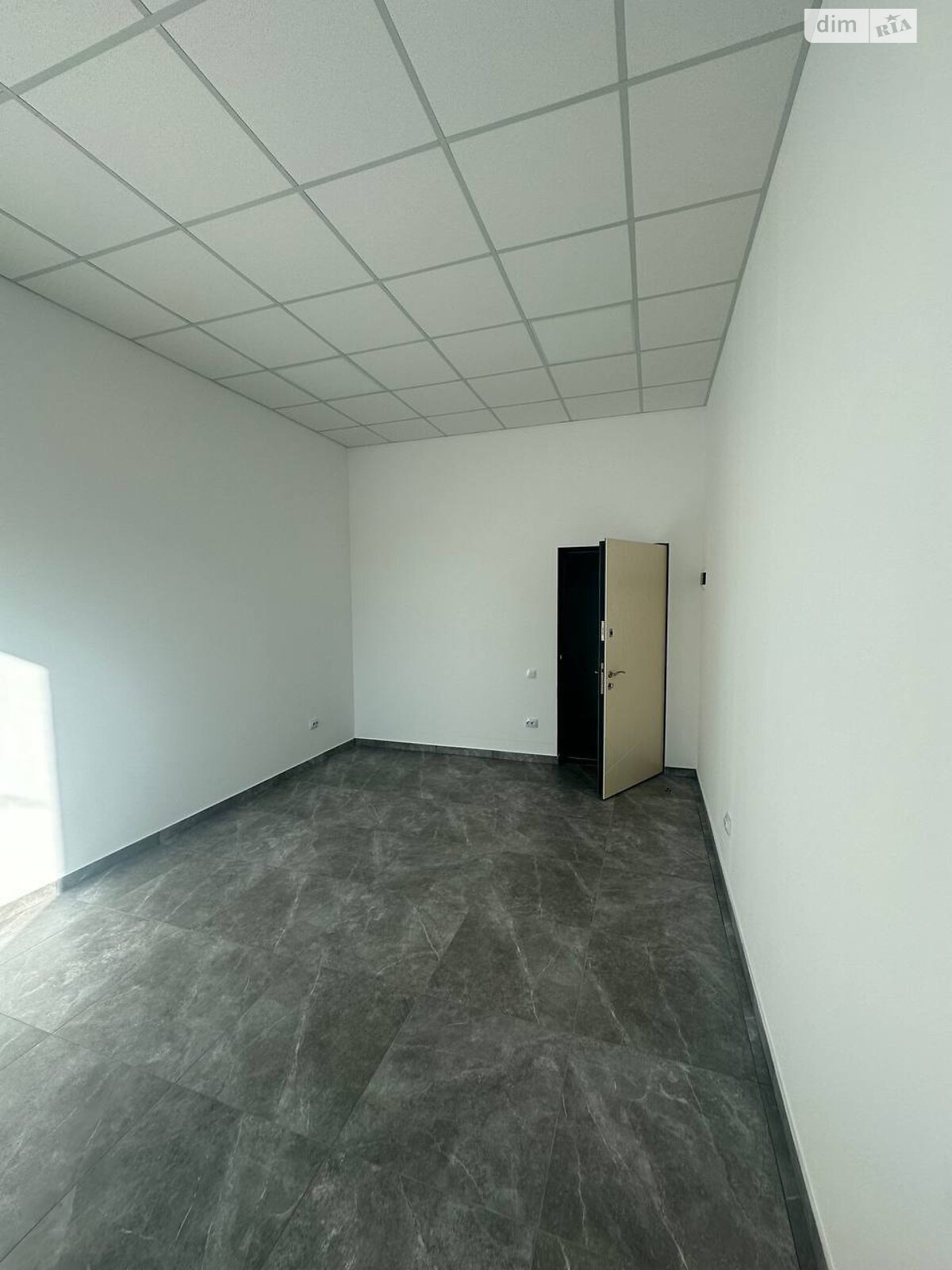 Аренда офисного помещения в Ровно, Соборная улица, помещений - 1, этаж - 1 фото 1
