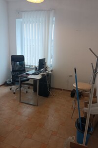 Аренда офисного помещения в Тернополе, Збаражская улица, помещений - 1, этаж - 2 фото 2