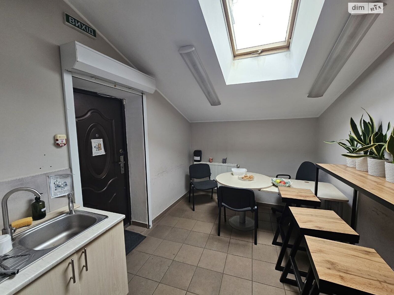 Аренда офисного помещения в Тернополе, Мазепы Гетмана улица, помещений - 17, этаж - 2 фото 1 Аренда офисного помещения в Тернополе, Мазепы Гетмана улица, помещений - 17, этаж - 2 фото 1