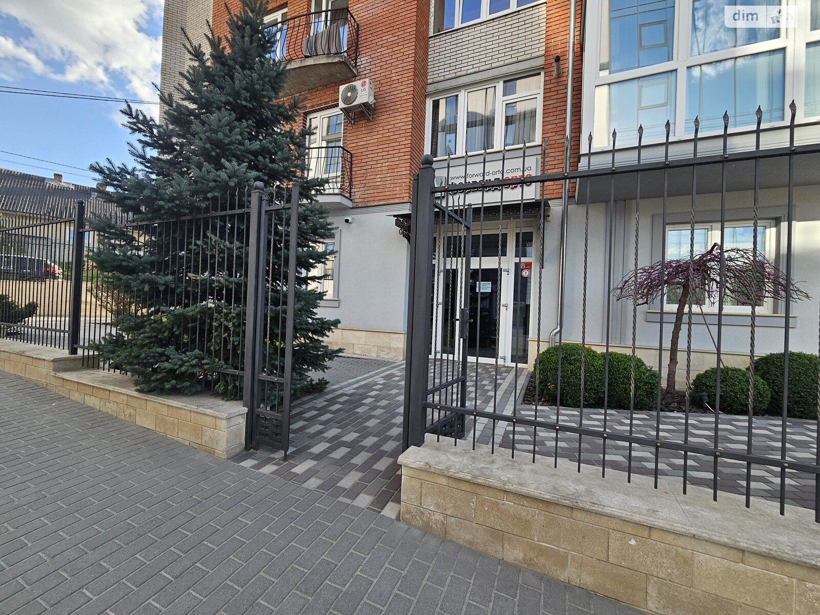 Аренда офисного помещения в Тернополе, Выговского Гетмана улица 26, помещений - 7, этаж - 1 фото 1 Аренда офисного помещения в Тернополе, Выговского Гетмана улица 26, помещений - 7, этаж - 1 фото 1
