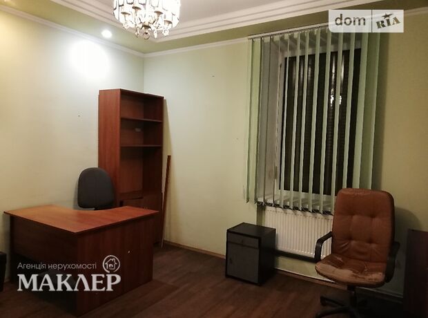 Аренда офисного помещения в Тернополе, Хмельницкого Богдана улица, помещений - 3, этаж - 1 фото 1