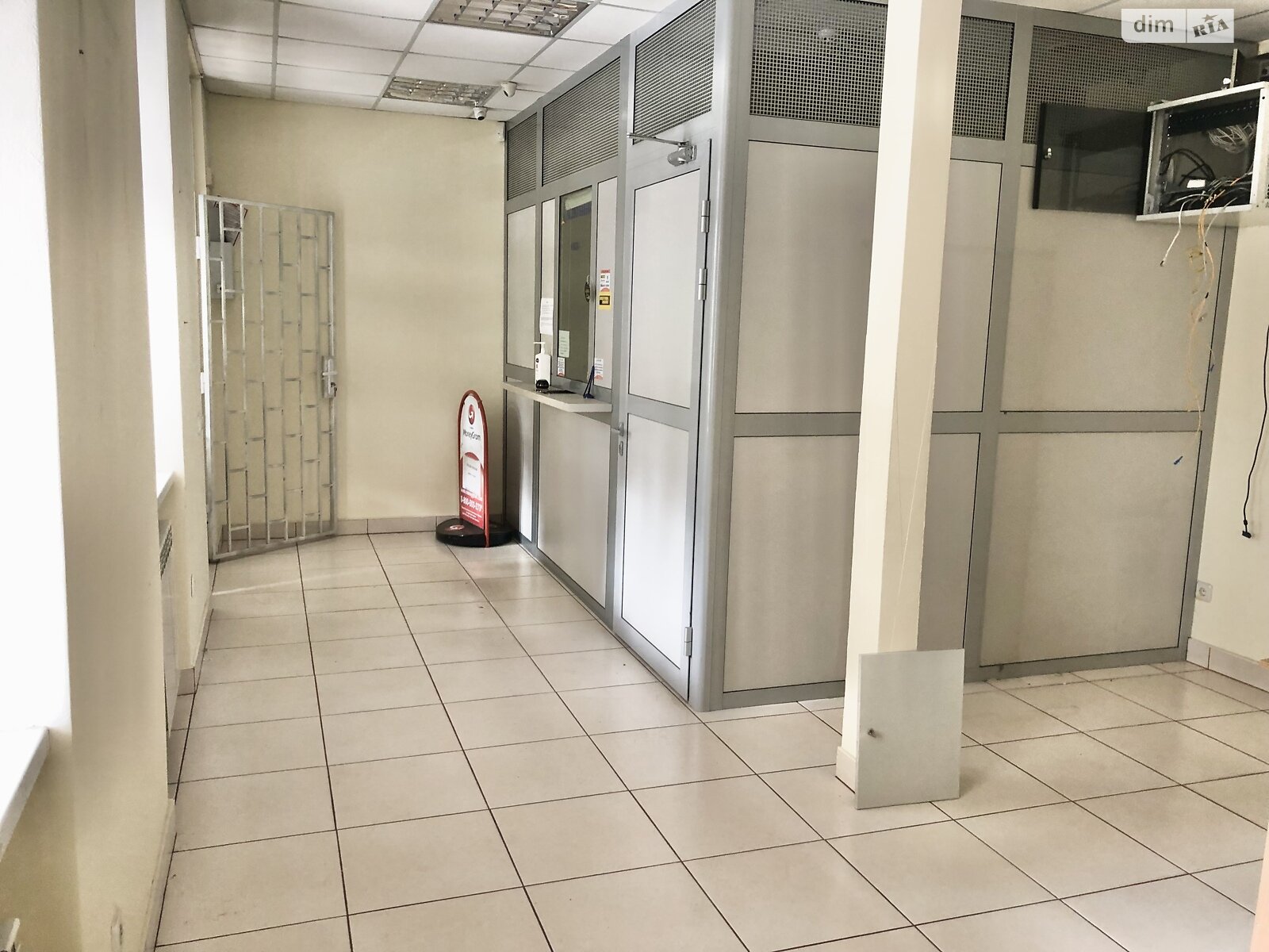 Аренда офисного помещения в Тернополе, Хмельницкого Богдана улица 14, помещений - 4, этаж - 1 фото 1 Аренда офисного помещения в Тернополе, Хмельницкого Богдана улица 14, помещений - 4, этаж - 1 фото 1