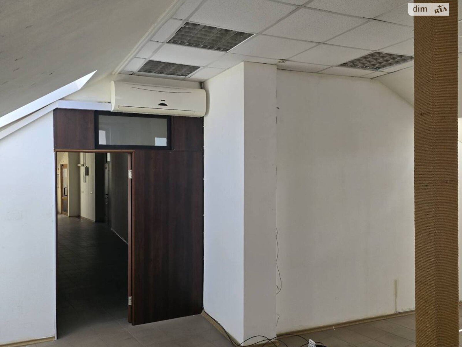 Аренда офисного помещения в Тернополе, Хмельницкого Богдана улица 23, помещений - 1, этаж - 3 фото 1 Аренда офисного помещения в Тернополе, Хмельницкого Богдана улица 23, помещений - 1, этаж - 3 фото 1