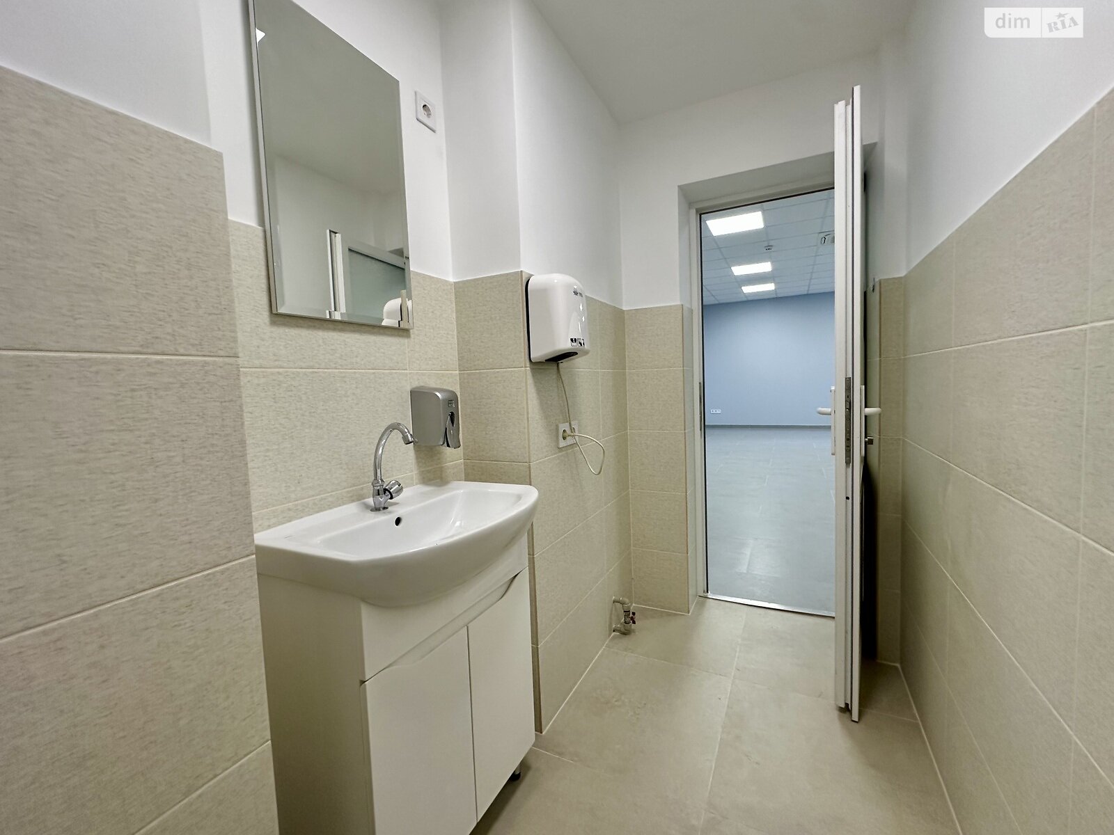 Аренда офисного помещения в Тернополе, Торговица (Живова Анатолия) улица, помещений - 1, этаж - 1 фото 1 Аренда офисного помещения в Тернополе, Торговица (Живова Анатолия) улица, помещений - 1, этаж - 1 фото 1