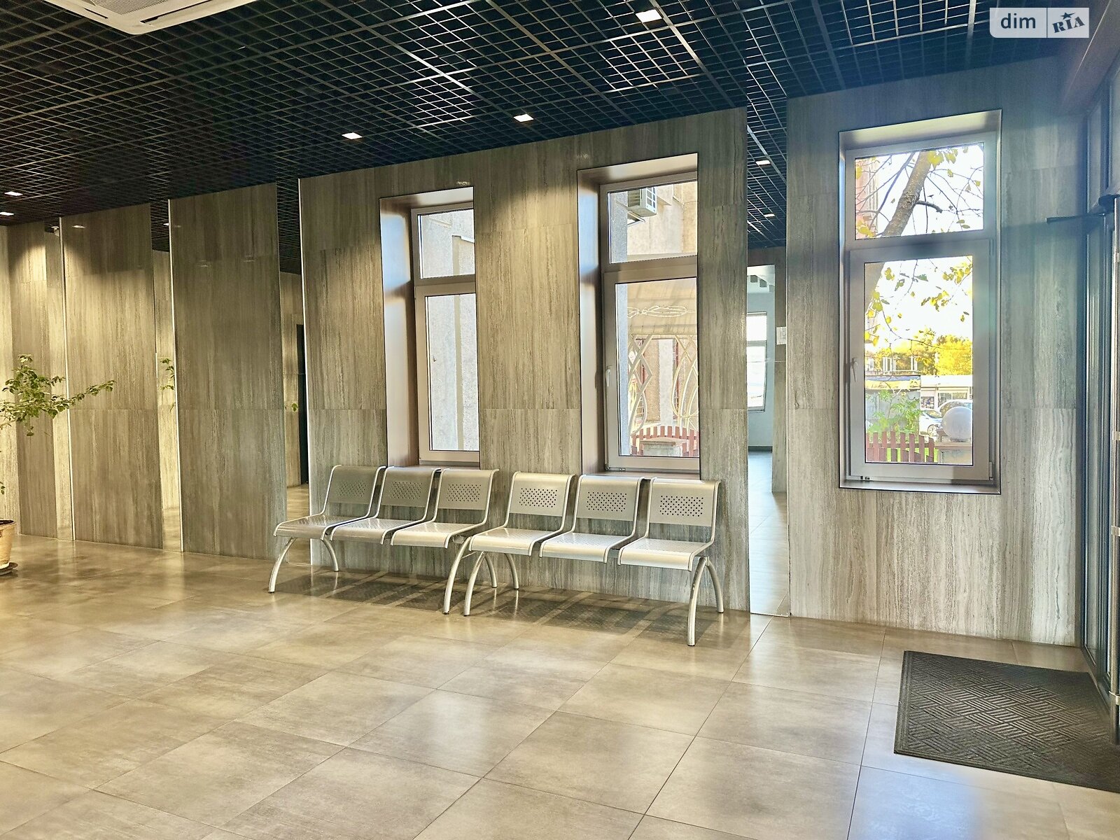 Аренда офисного помещения в Тернополе, Торговица (Живова Анатолия) улица, помещений - 1, этаж - 1 фото 1 Аренда офисного помещения в Тернополе, Торговица (Живова Анатолия) улица, помещений - 1, этаж - 1 фото 1