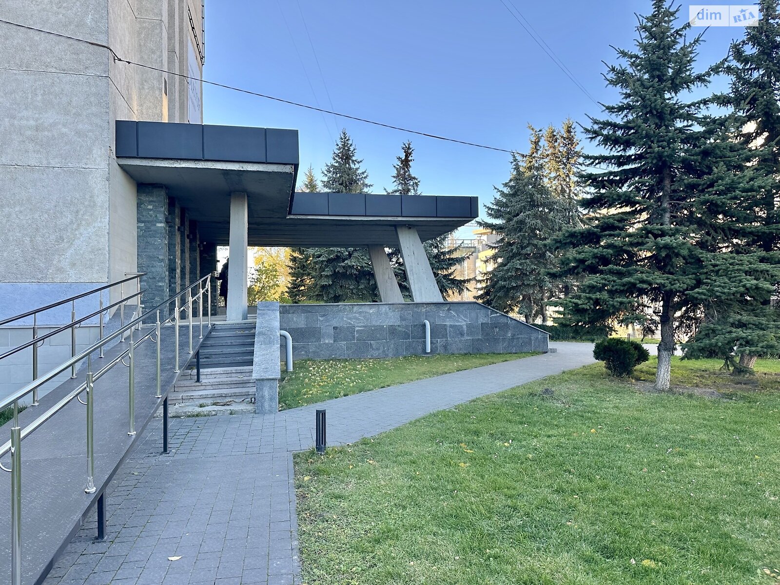 Аренда офисного помещения в Тернополе, Торговица (Живова Анатолия) улица, помещений - 1, этаж - 1 фото 1 Аренда офисного помещения в Тернополе, Торговица (Живова Анатолия) улица, помещений - 1, этаж - 1 фото 1