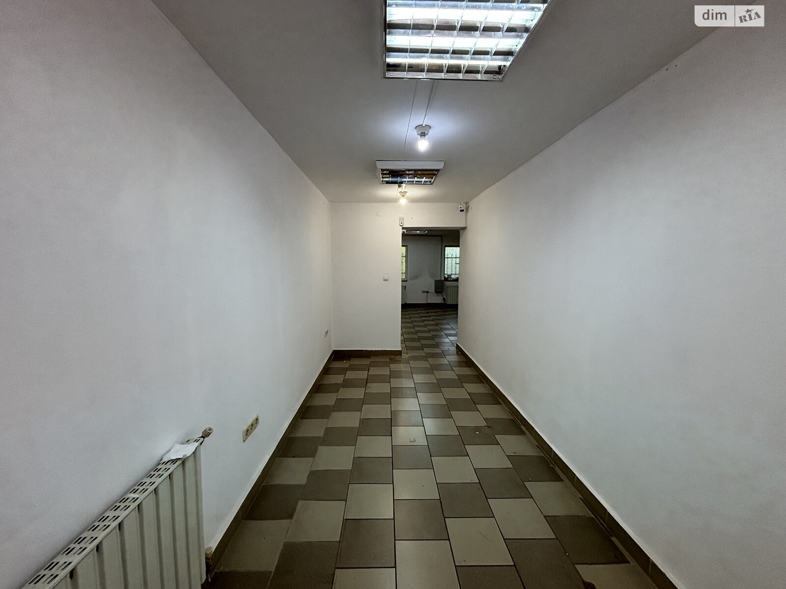 Аренда офисного помещения в Ужгороде, Свободы проспект 39, помещений - 1, этаж - 1 фото 1