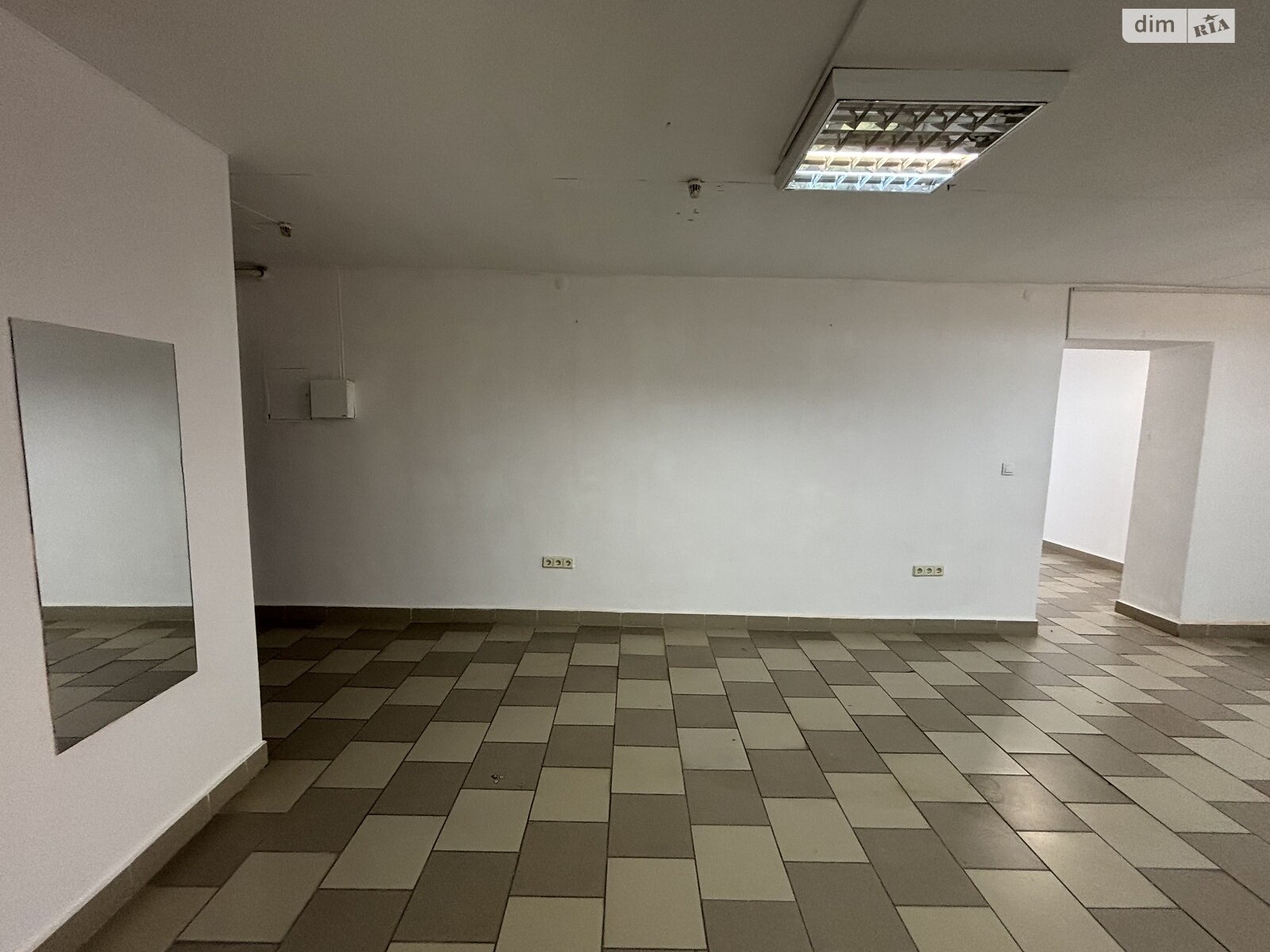 Аренда офисного помещения в Ужгороде, Свободы проспект 39, помещений - 1, этаж - 1 фото 1