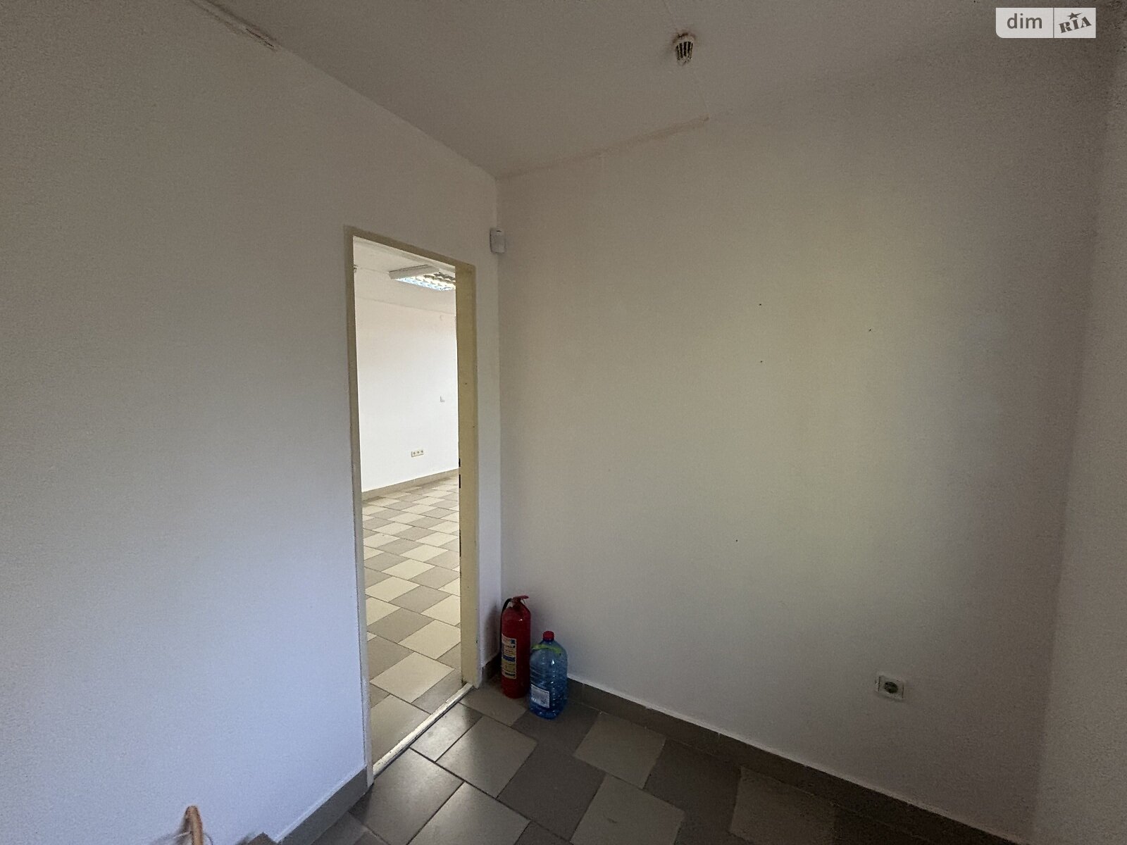 Аренда офисного помещения в Ужгороде, Свободы проспект 39, помещений - 1, этаж - 1 фото 1