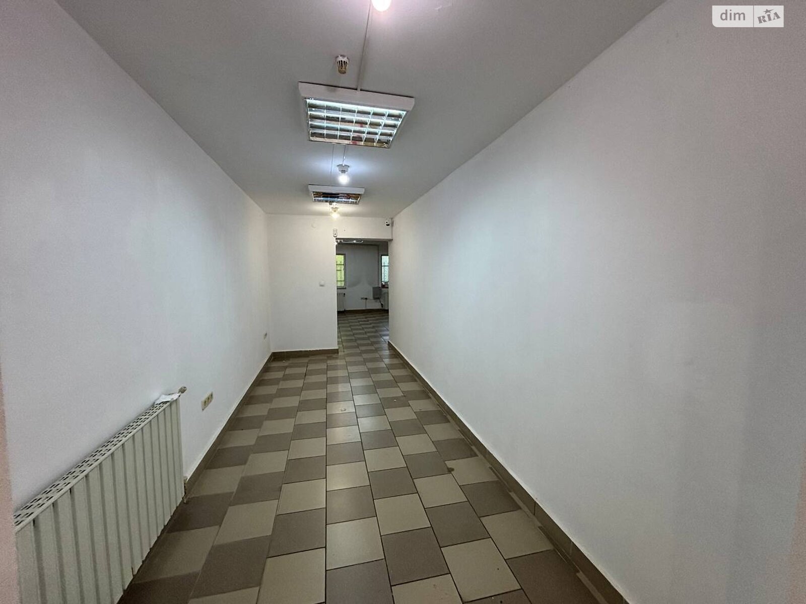 Аренда офисного помещения в Ужгороде, Свободы проспект 39, помещений - 1, этаж - 1 фото 1 Аренда офисного помещения в Ужгороде, Свободы проспект 39, помещений - 1, этаж - 1 фото 1