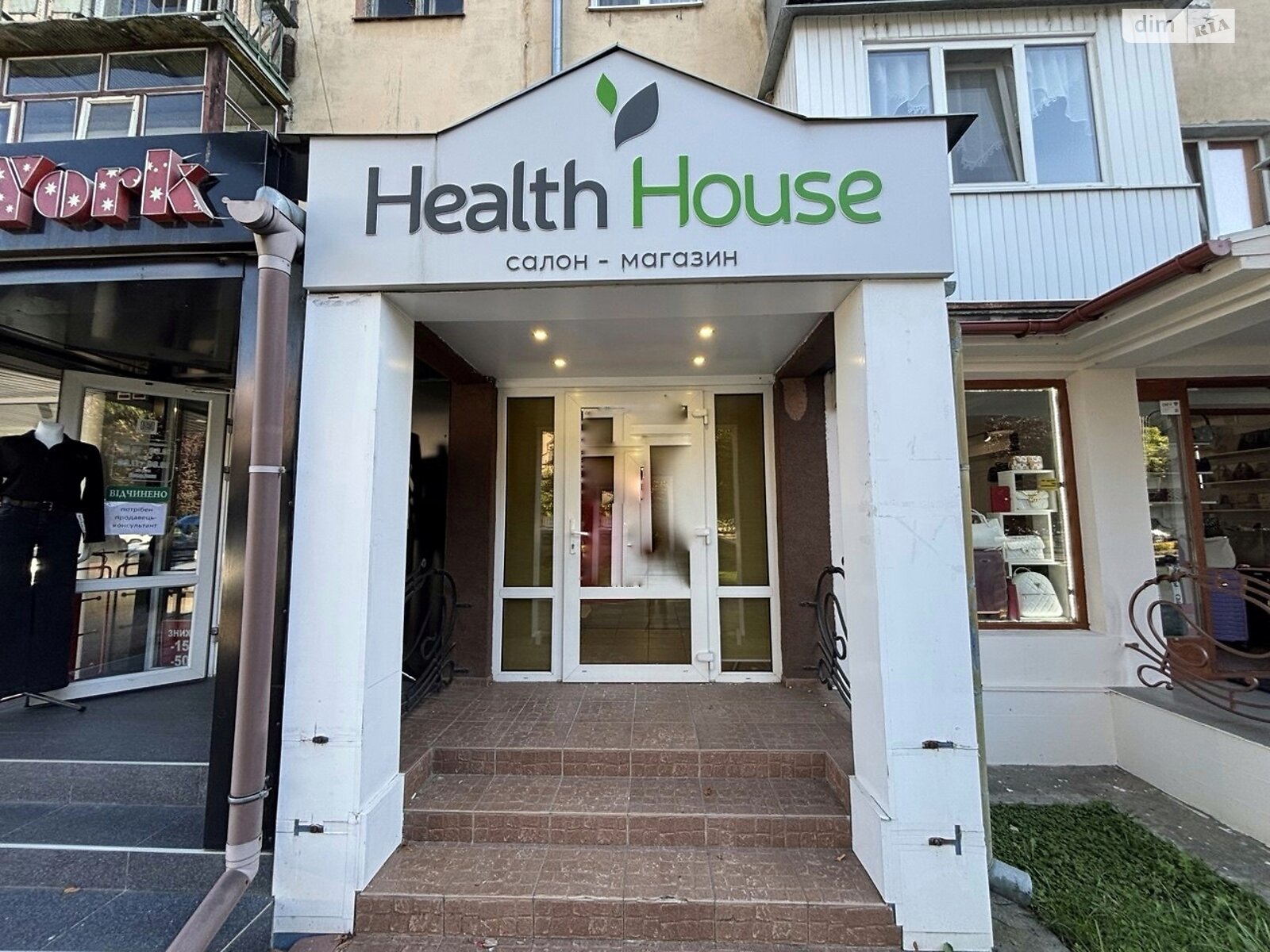 Аренда офисного помещения в Ужгороде, Свободы проспект 39, помещений - 1, этаж - 1 фото 1 Аренда офисного помещения в Ужгороде, Свободы проспект 39, помещений - 1, этаж - 1 фото 1