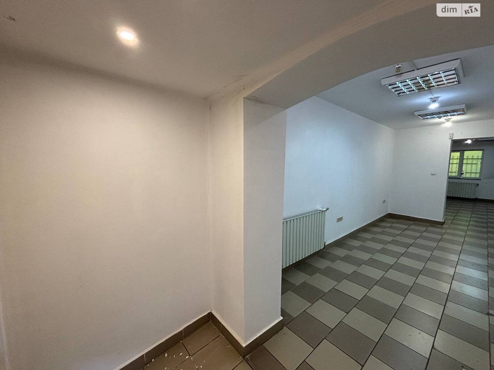 Аренда офисного помещения в Ужгороде, Свободы проспект 39, помещений - 1, этаж - 1 фото 1 Аренда офисного помещения в Ужгороде, Свободы проспект 39, помещений - 1, этаж - 1 фото 1