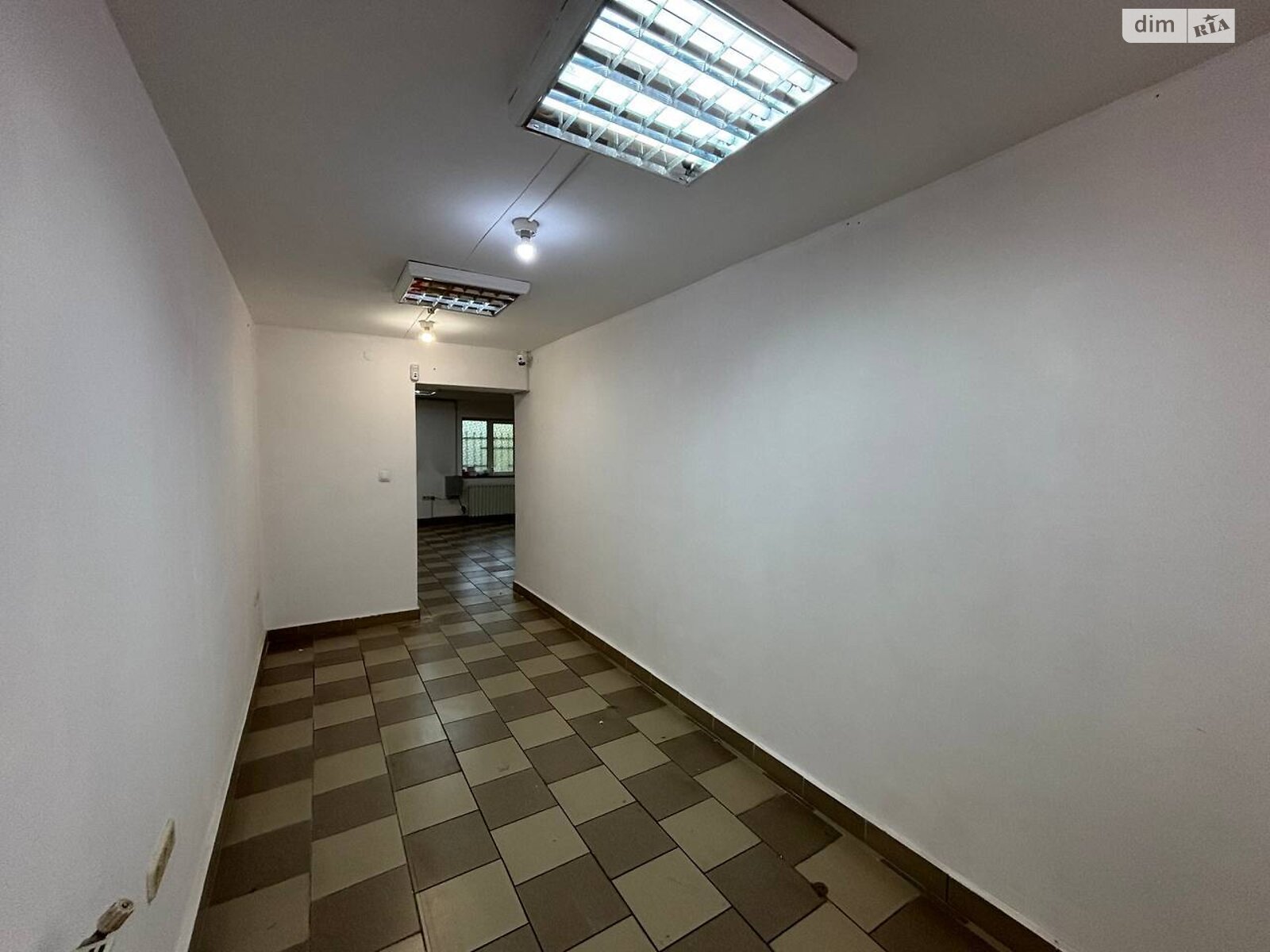 Аренда офисного помещения в Ужгороде, Свободы проспект 39, помещений - 1, этаж - 1 фото 1 Аренда офисного помещения в Ужгороде, Свободы проспект 39, помещений - 1, этаж - 1 фото 1