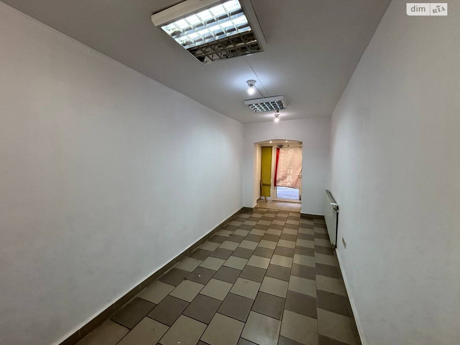 Аренда офисного помещения в Ужгороде, Свободы проспект 39, помещений - 1, этаж - 1 фото 1 Аренда офисного помещения в Ужгороде, Свободы проспект 39, помещений - 1, этаж - 1 фото 1