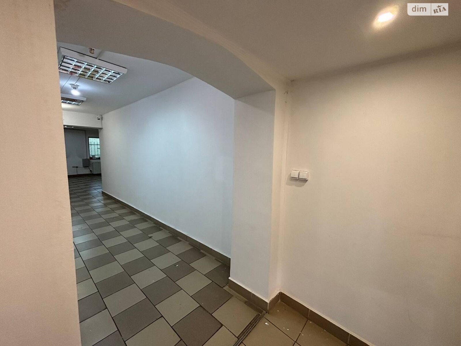 Аренда офисного помещения в Ужгороде, Свободы проспект 39, помещений - 1, этаж - 1 фото 1 Аренда офисного помещения в Ужгороде, Свободы проспект 39, помещений - 1, этаж - 1 фото 1