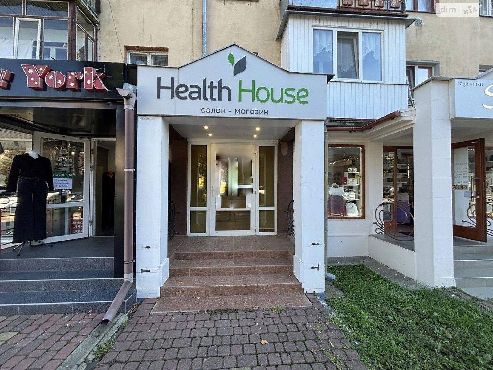 Аренда офисного помещения в Ужгороде, Свободы проспект 39, помещений - 1, этаж - 1 фото 1 Аренда офисного помещения в Ужгороде, Свободы проспект 39, помещений - 1, этаж - 1 фото 1