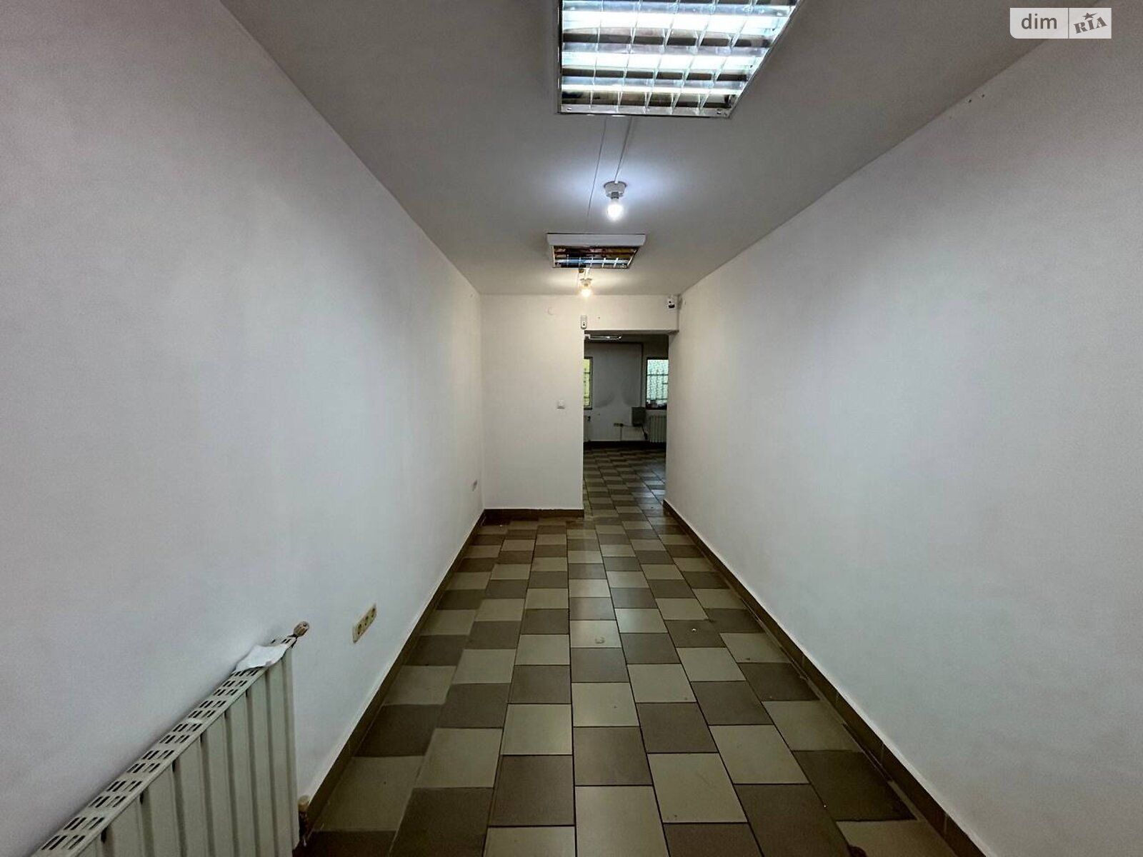 Аренда офисного помещения в Ужгороде, Свободы проспект 39, помещений - 1, этаж - 1 фото 1 Аренда офисного помещения в Ужгороде, Свободы проспект 39, помещений - 1, этаж - 1 фото 1