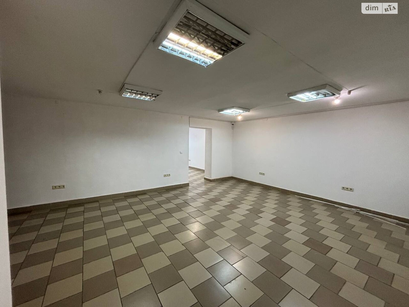 Аренда офисного помещения в Ужгороде, Свободы проспект 39, помещений - 1, этаж - 1 фото 1 Аренда офисного помещения в Ужгороде, Свободы проспект 39, помещений - 1, этаж - 1 фото 1