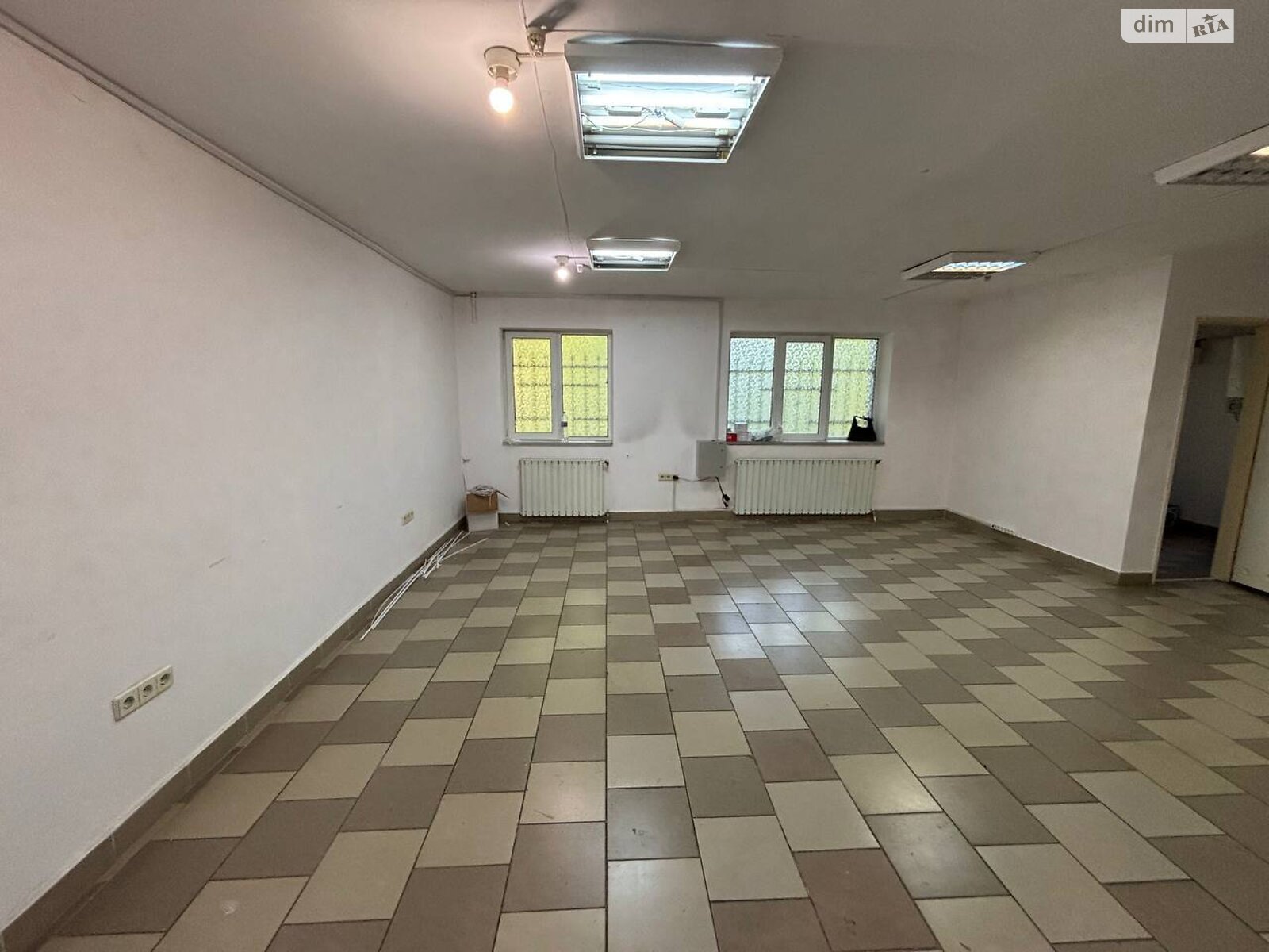 Аренда офисного помещения в Ужгороде, Свободы проспект 39, помещений - 1, этаж - 1 фото 1 Аренда офисного помещения в Ужгороде, Свободы проспект 39, помещений - 1, этаж - 1 фото 1