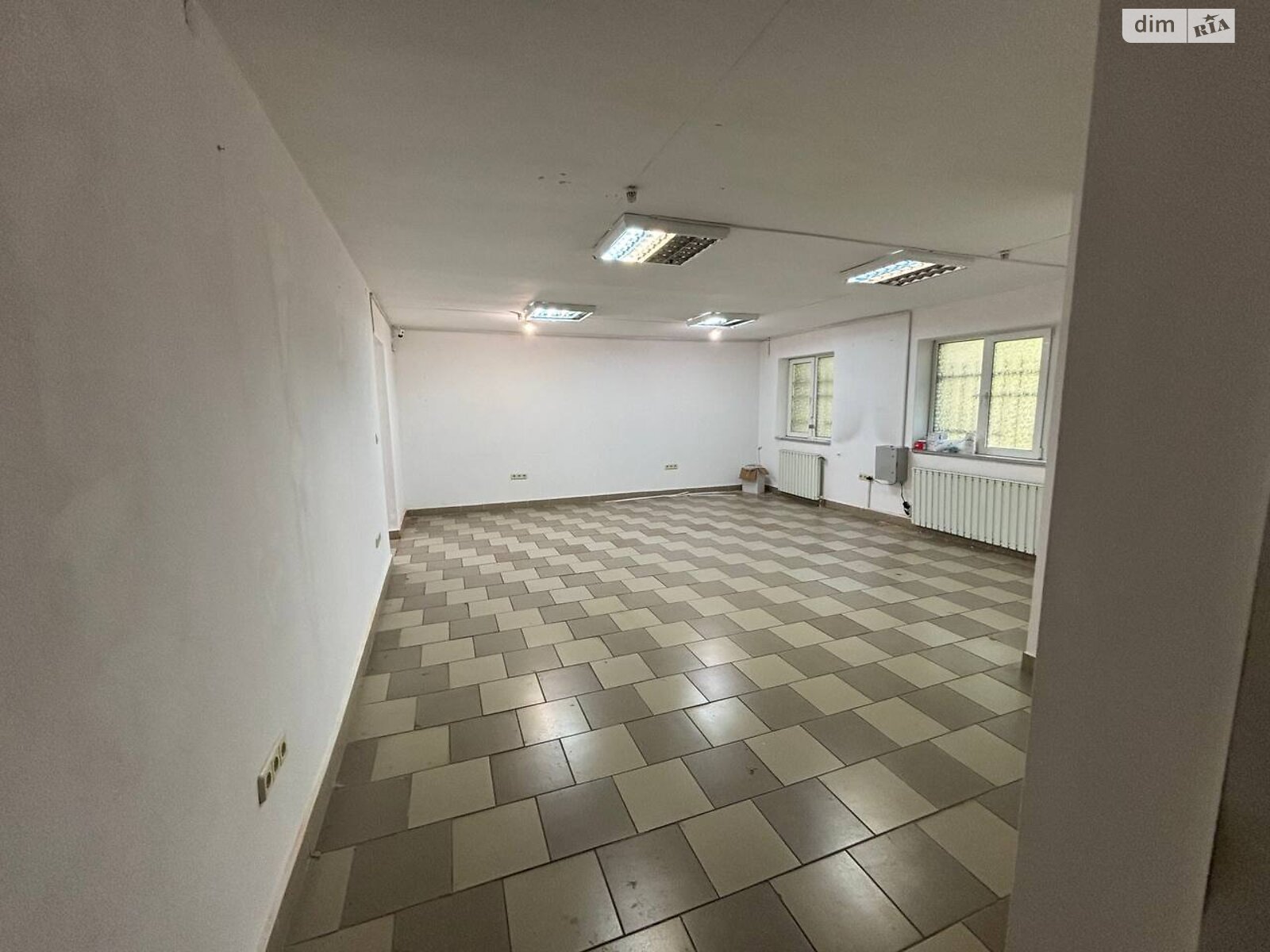 Аренда офисного помещения в Ужгороде, Свободы проспект 39, помещений - 1, этаж - 1 фото 1 Аренда офисного помещения в Ужгороде, Свободы проспект 39, помещений - 1, этаж - 1 фото 1