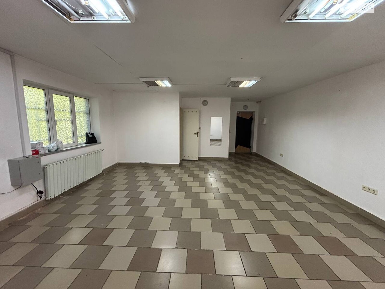 Аренда офисного помещения в Ужгороде, Свободы проспект 39, помещений - 1, этаж - 1 фото 1 Аренда офисного помещения в Ужгороде, Свободы проспект 39, помещений - 1, этаж - 1 фото 1