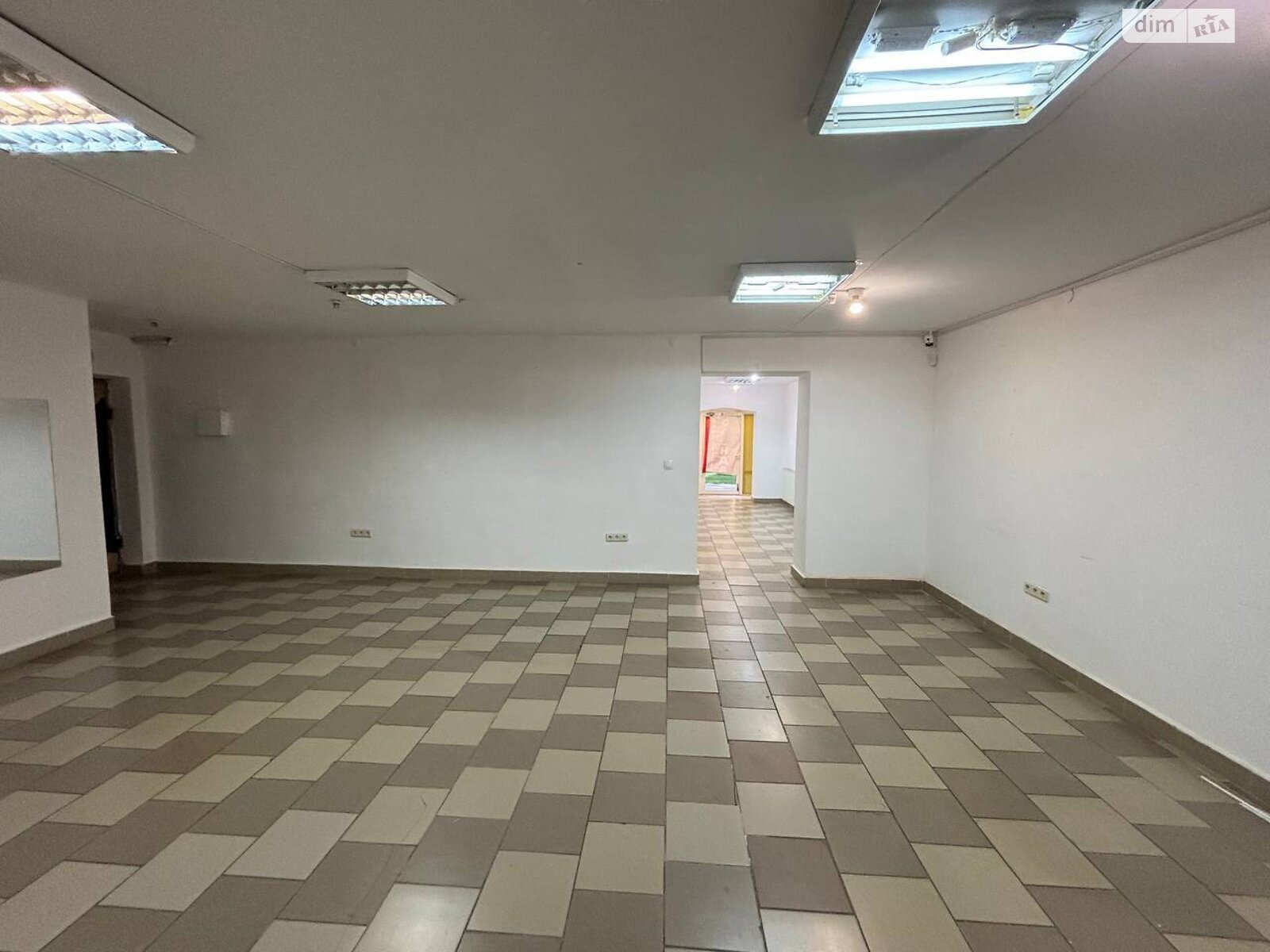 Аренда офисного помещения в Ужгороде, Свободы проспект 39, помещений - 1, этаж - 1 фото 1 Аренда офисного помещения в Ужгороде, Свободы проспект 39, помещений - 1, этаж - 1 фото 1