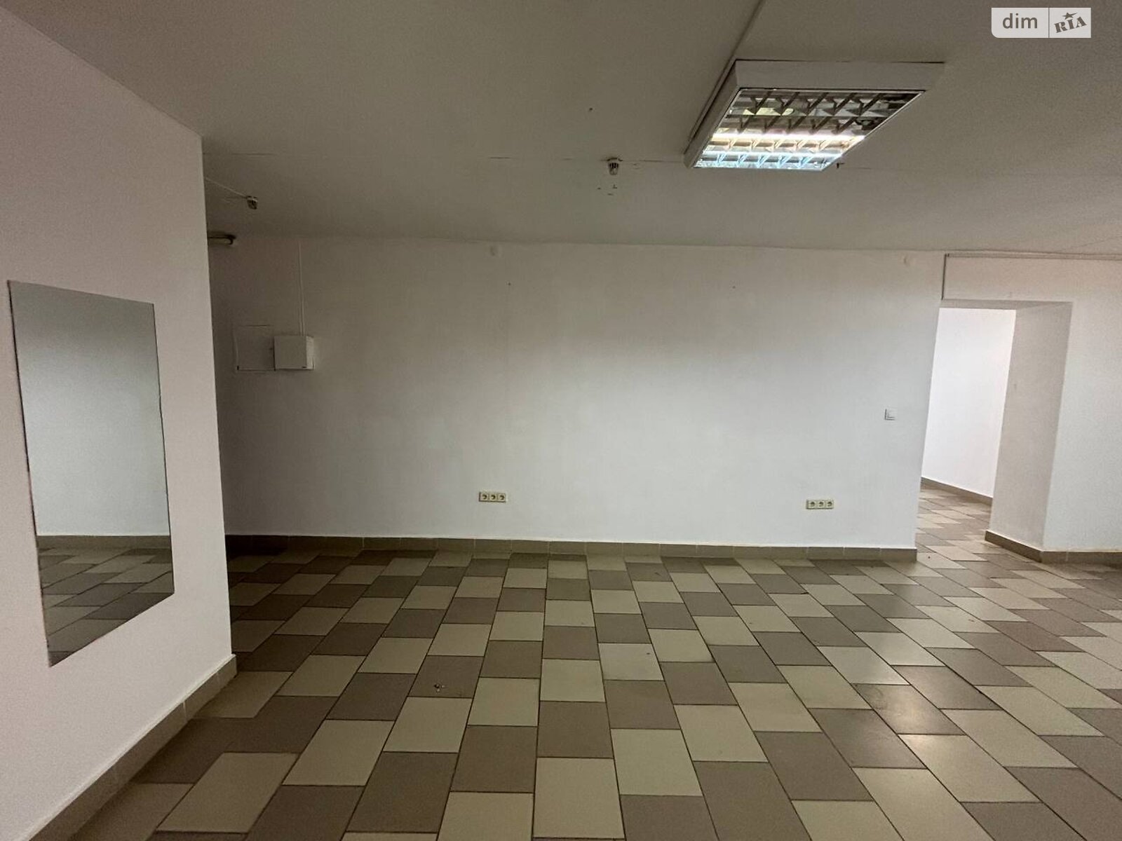 Аренда офисного помещения в Ужгороде, Свободы проспект 39, помещений - 1, этаж - 1 фото 1 Аренда офисного помещения в Ужгороде, Свободы проспект 39, помещений - 1, этаж - 1 фото 1