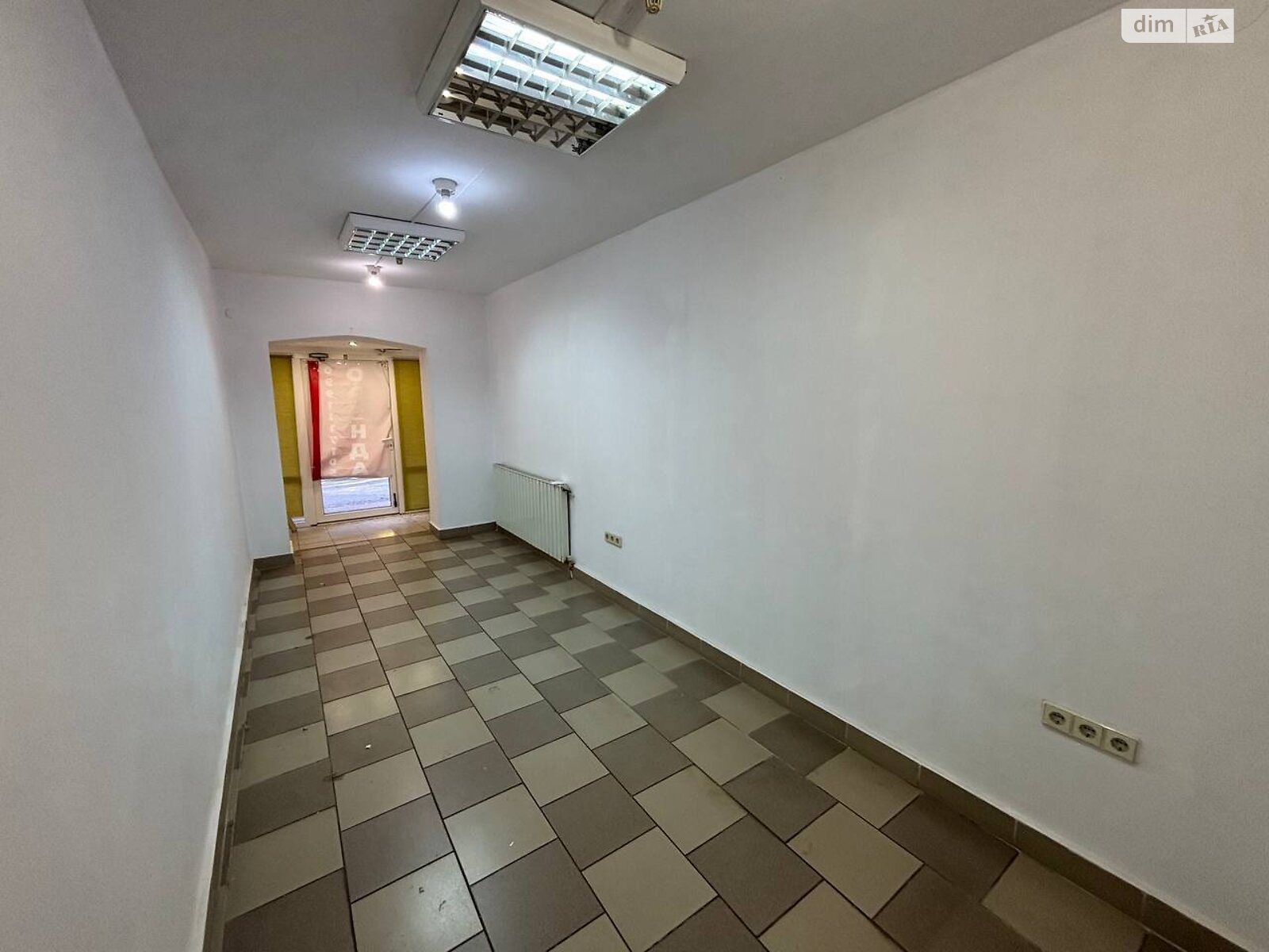 Аренда офисного помещения в Ужгороде, Свободы проспект 39, помещений - 1, этаж - 1 фото 1 Аренда офисного помещения в Ужгороде, Свободы проспект 39, помещений - 1, этаж - 1 фото 1